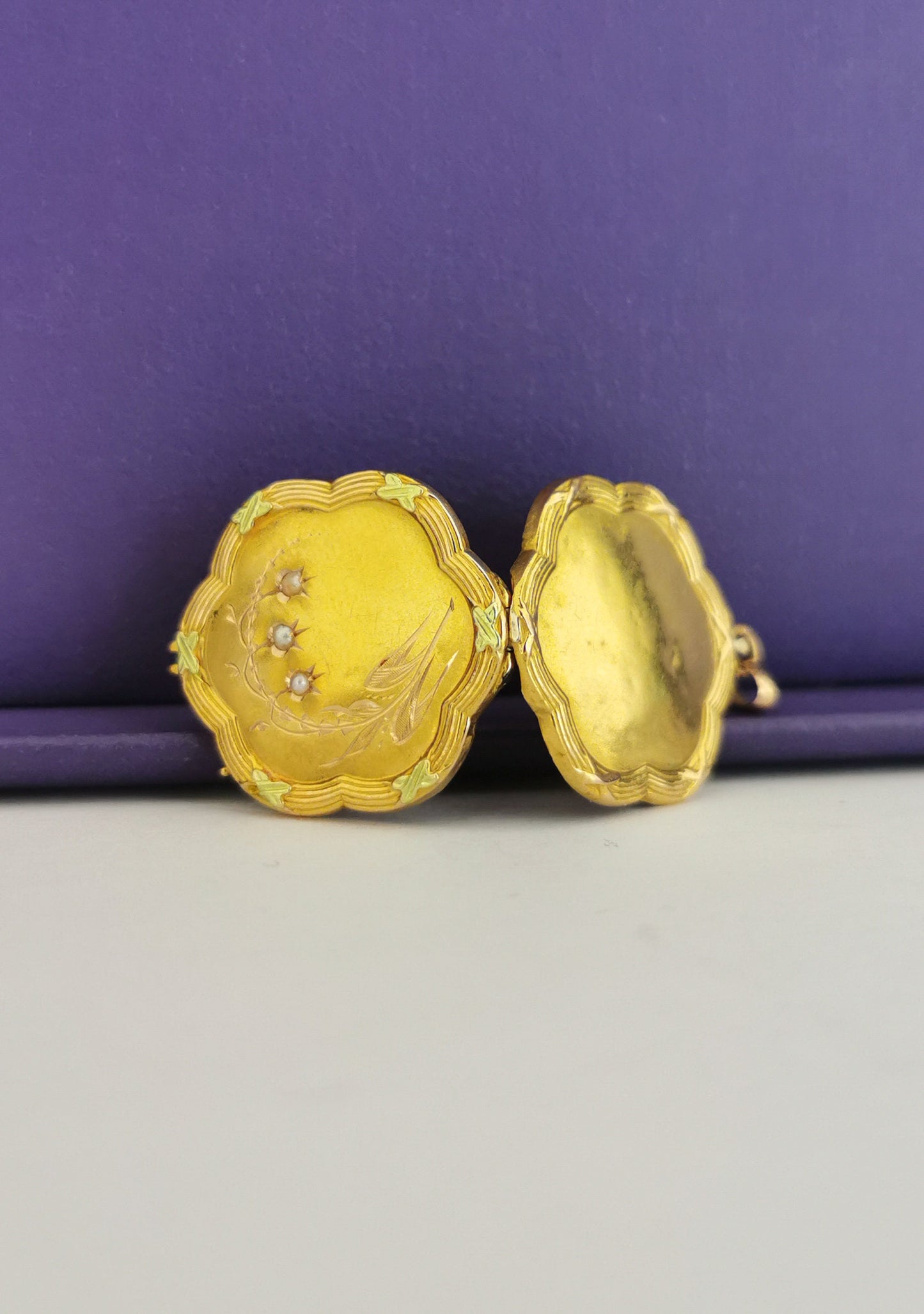 18K 1900 Edwardian Gold Locket Lily of the valley locket with pearl Antique Green and yellow gold Locket with Central Pearl Gift for her