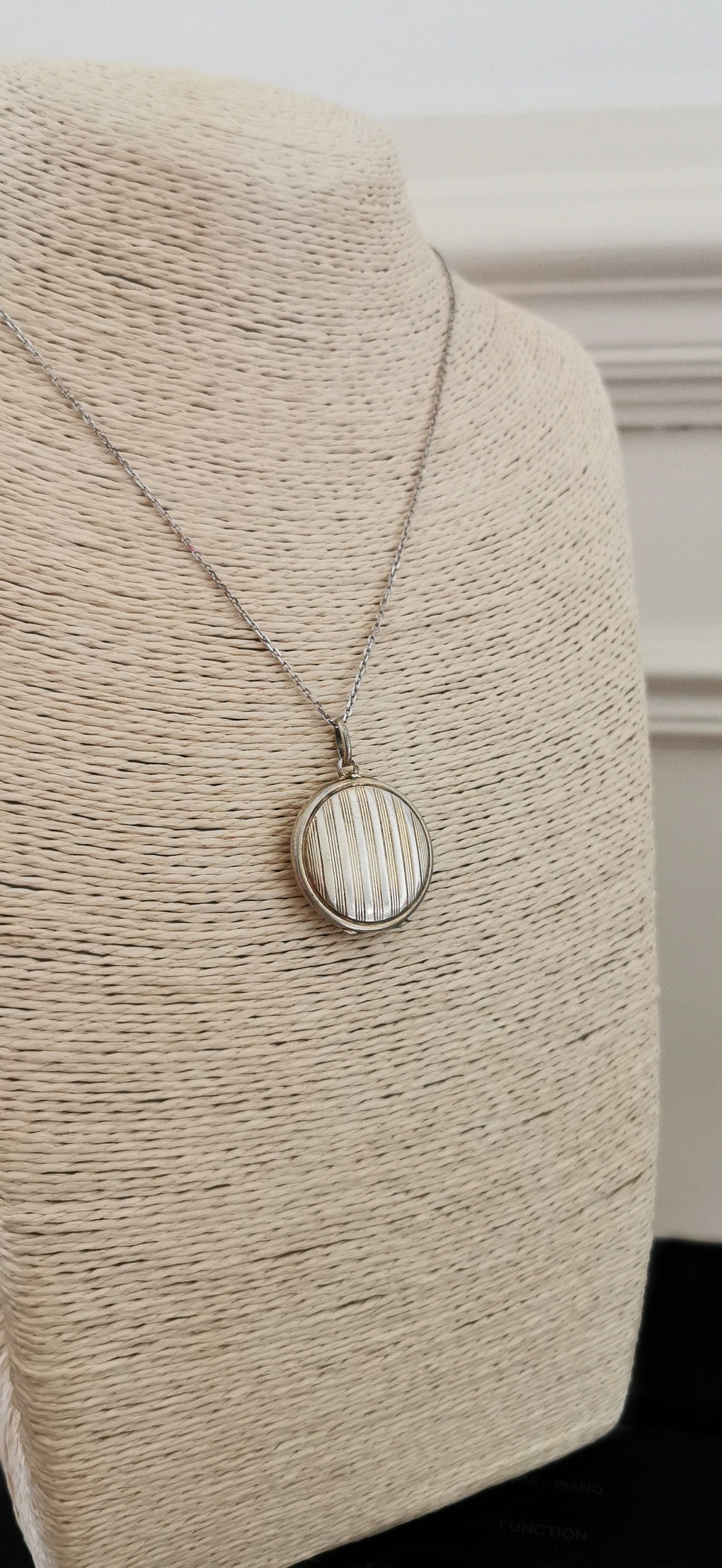 Edwardian Round Locket with Engraved Line pattern Antique French Photo Pendant Antique Edwardian pendant Gift for Her Antique Locket