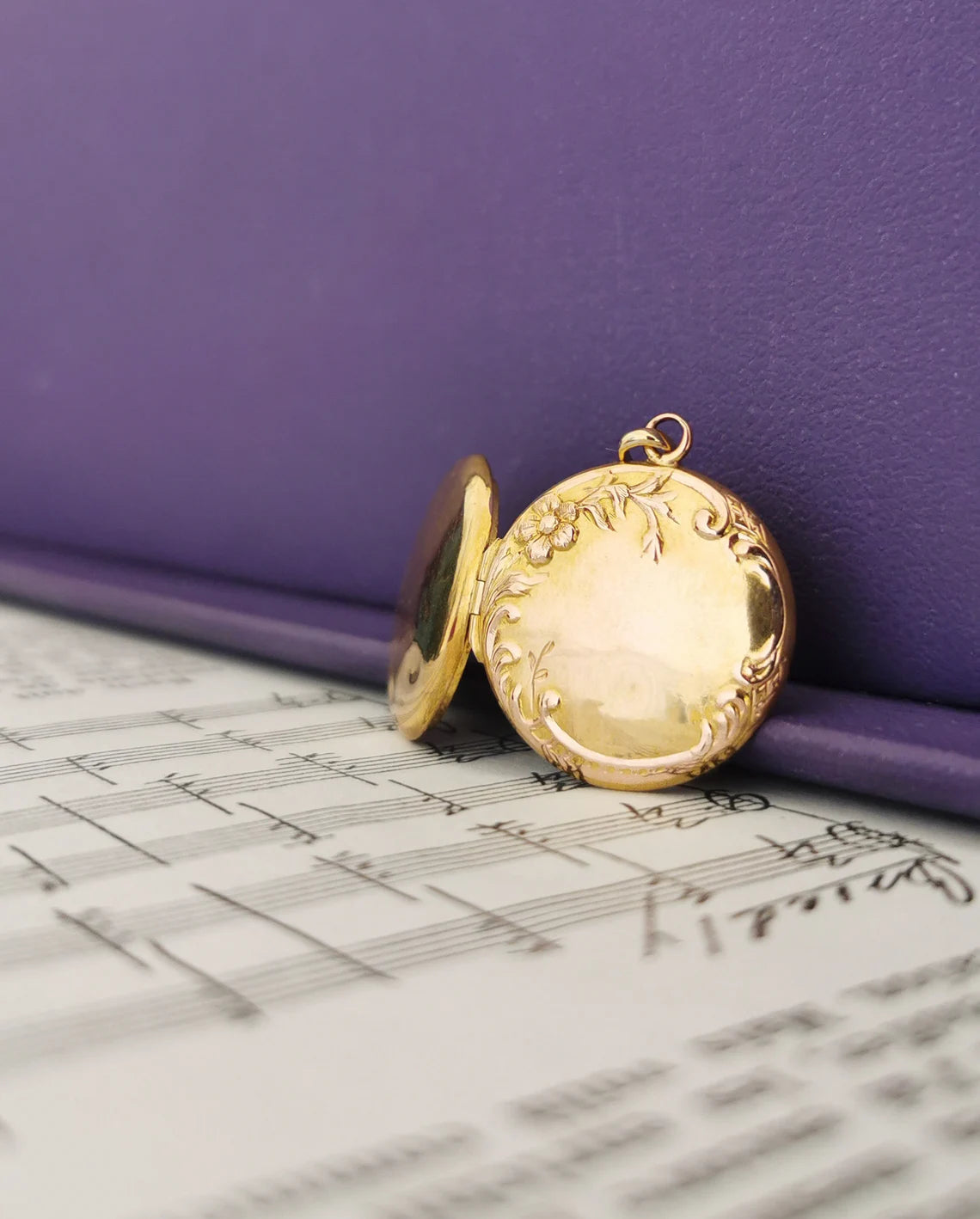 18K Art Nouveau Round Gold Locket with Repousse Flowers Antique French Photo Pendant Antique Art Nouveau Locket 18K locket gift for wife