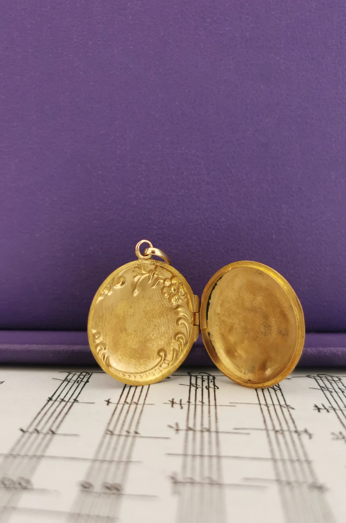 18K Art Nouveau Round Gold Locket with Repousse Flowers Antique French Photo Pendant Antique Art Nouveau Locket 18K locket gift for wife