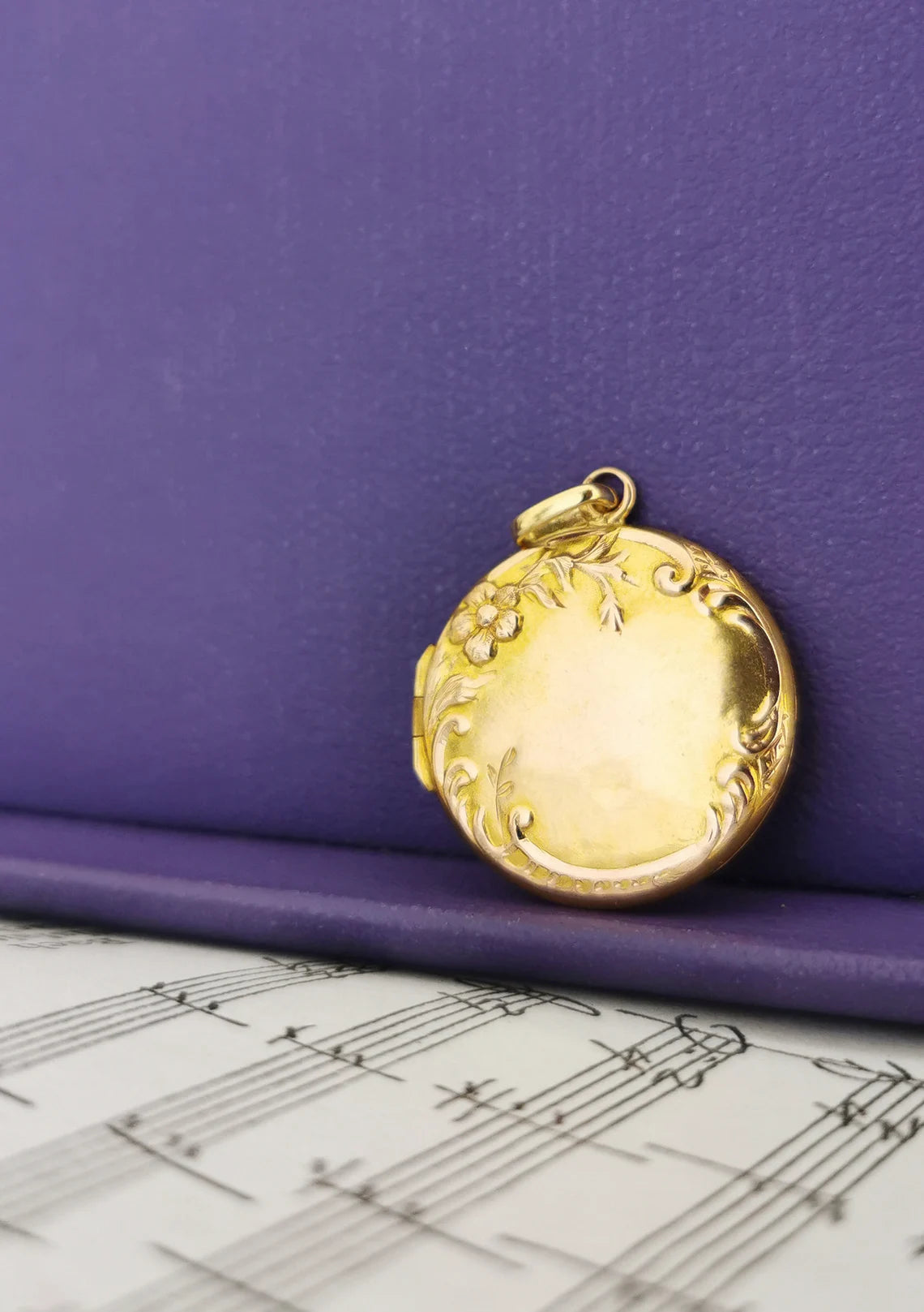 18K Art Nouveau Round Gold Locket with Repousse Flowers Antique French Photo Pendant Antique Art Nouveau Locket 18K locket gift for wife