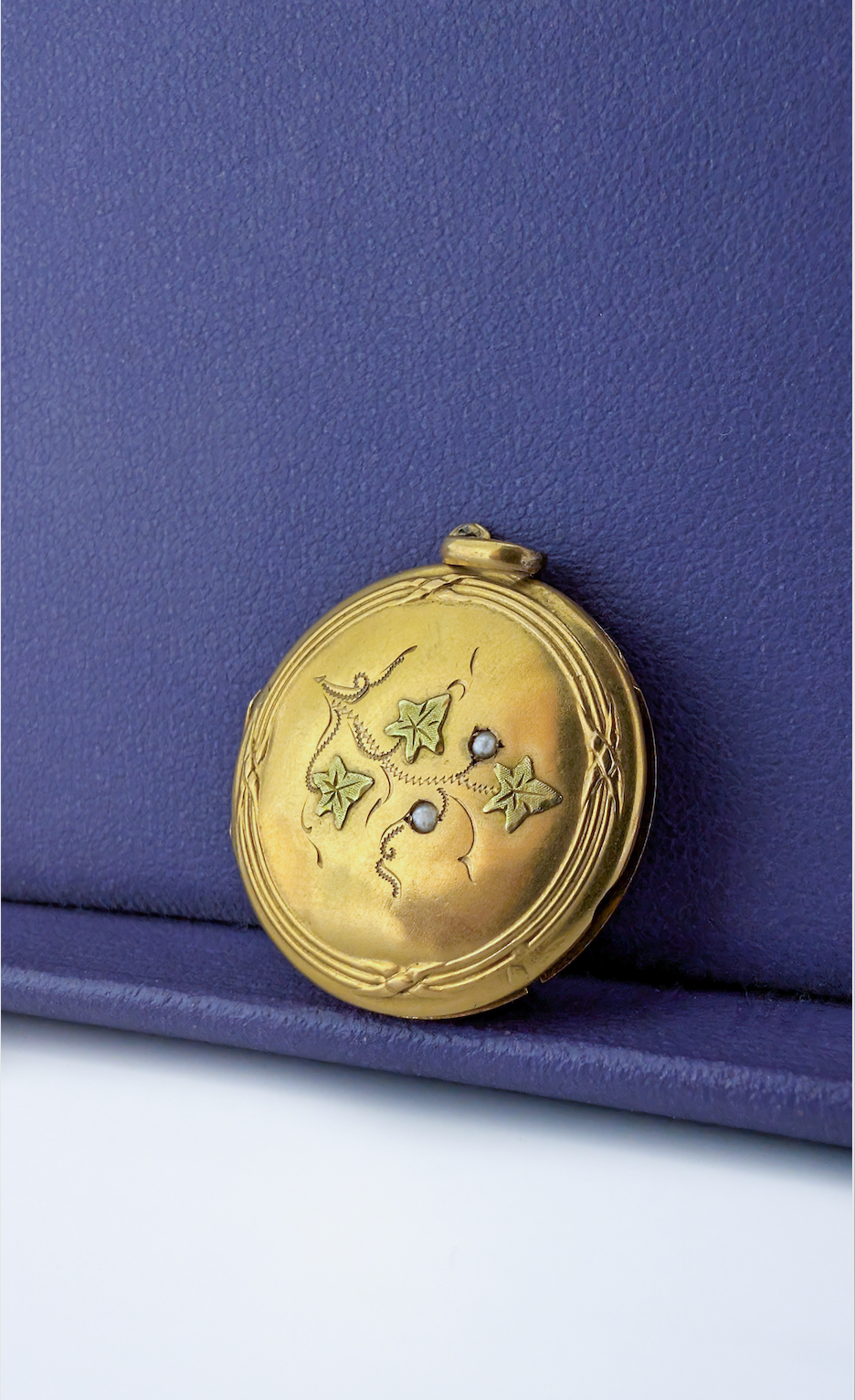 18K Gold Art Nouveau Locket with pearls & green gold : Antique Floral Engraved Pendant