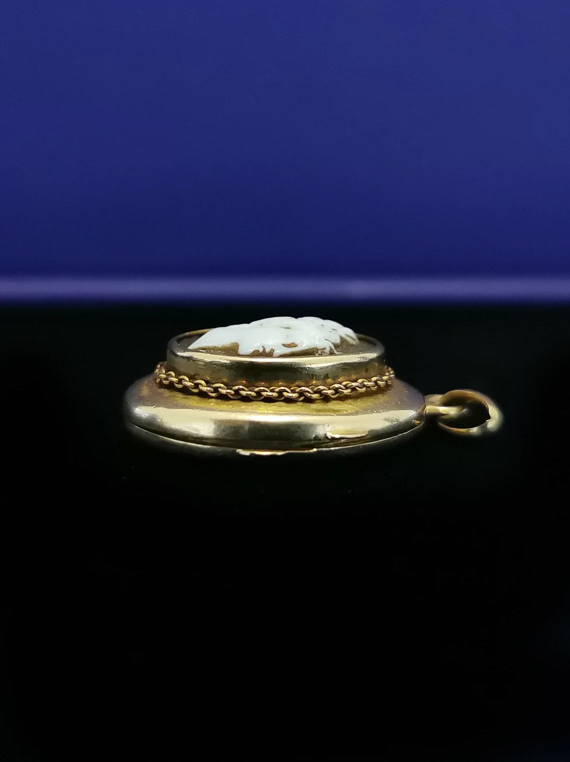 Antique 18K Gold and Hand Carved Cameo Locket Victorian XIX Century French Locket Antique Gold locket Antique picture locket Gift for her