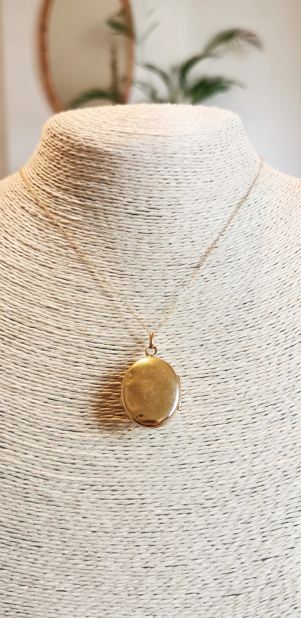 Antique 18K Gold and Hand Carved Cameo Locket Victorian XIX Century French Locket Antique Gold locket Antique picture locket Gift for her