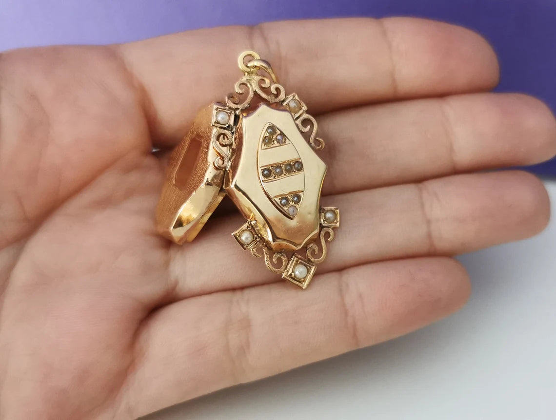 Antique 18K Victorian engraved locket with pearls Antique 18K Gold locket French Napoleon III Locket Gold Locket gift for her