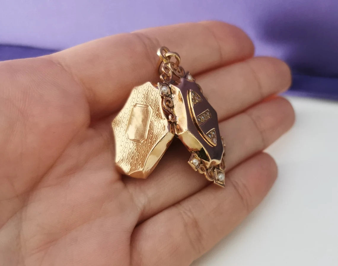 Antique 18K Victorian engraved locket with pearls Antique 18K Gold locket French Napoleon III Locket Gold Locket gift for her