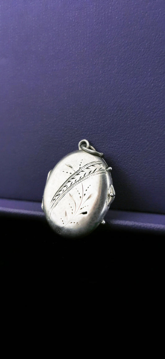 Antique silver locket Small Edwardian French silver locket 1900 silver locket Antique picture locket Picture pendant gift for her