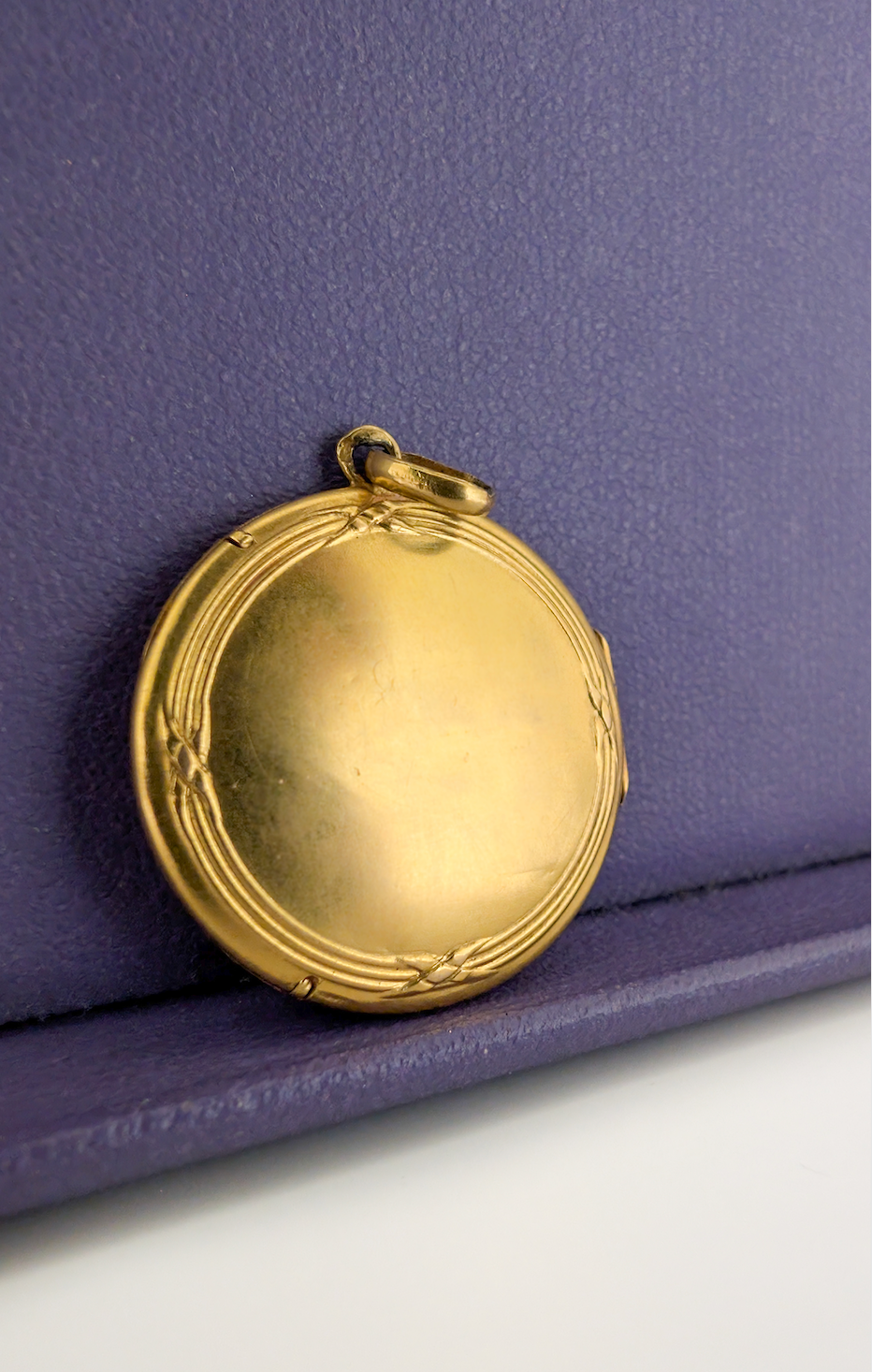 18K Gold Art Nouveau Locket with pearls & green gold : Antique Floral Engraved Pendant