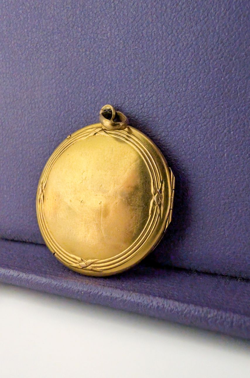 18K Gold Art Nouveau Locket with pearls & green gold : Antique Floral Engraved Pendant