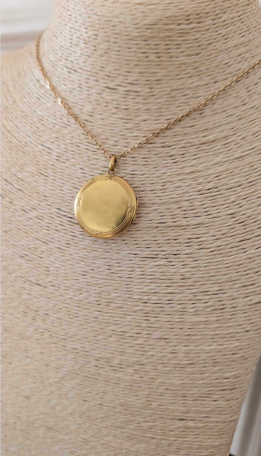 18K Gold Art Nouveau Locket with pearls & green gold : Antique Floral Engraved Pendant