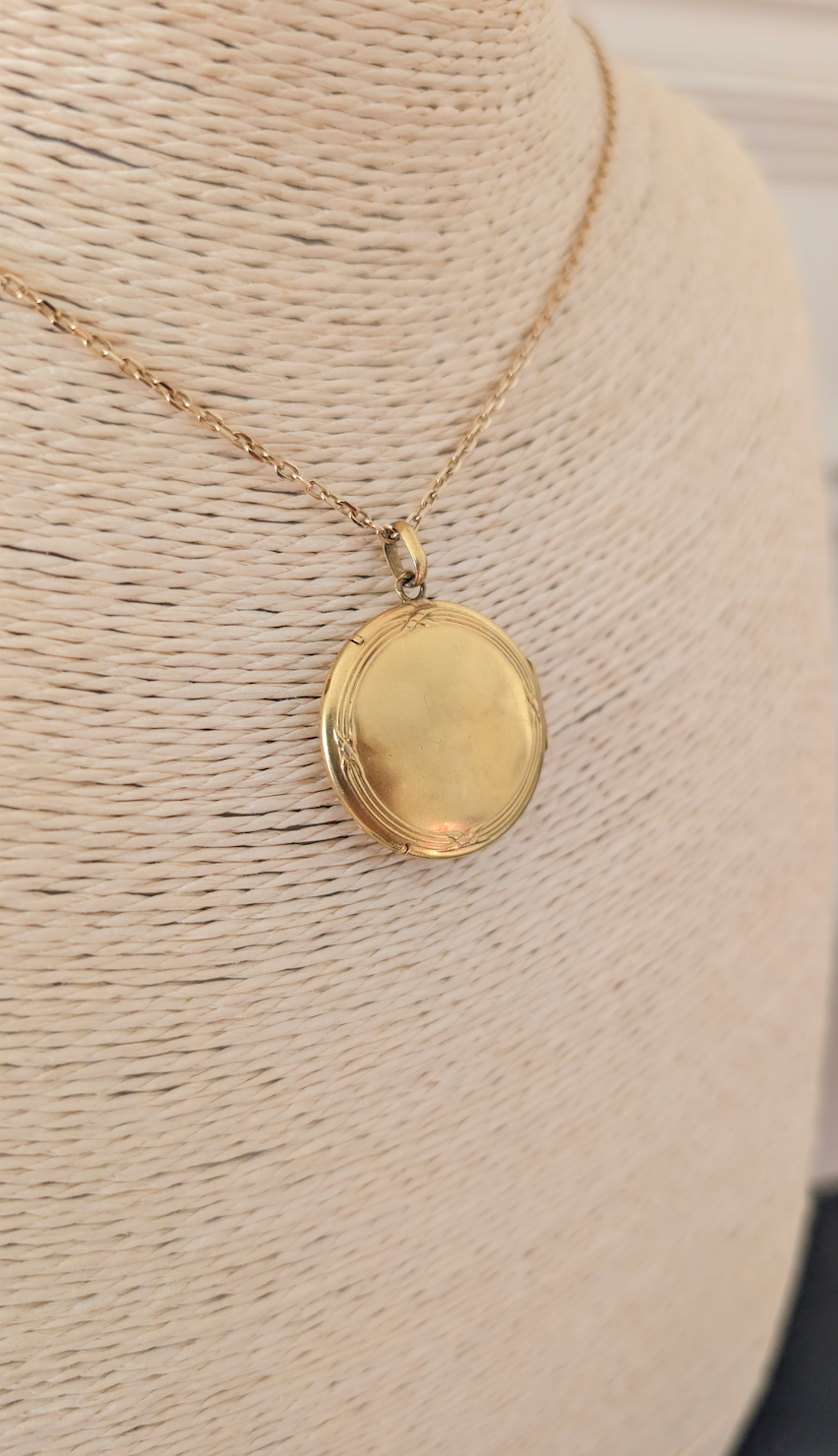 18K Gold Art Nouveau Locket with pearls & green gold : Antique Floral Engraved Pendant