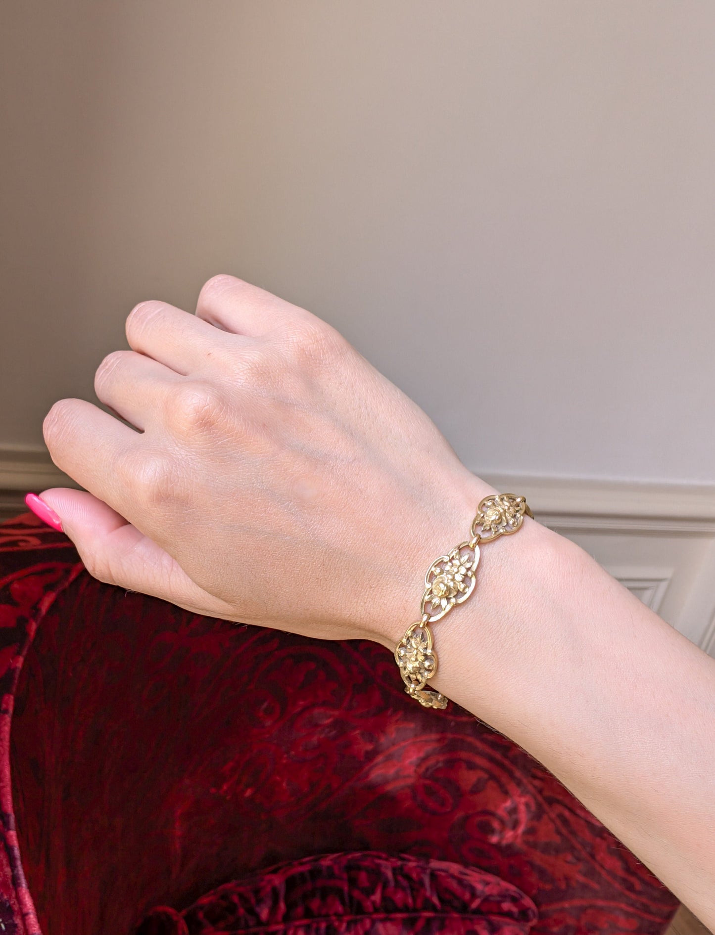 Antique 18K Gold Filigree Bracelet: Art Nouveau Floral Design