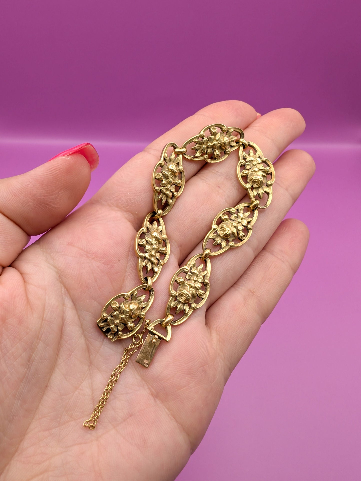 Antique 18K Gold Filigree Bracelet: Art Nouveau Floral Design