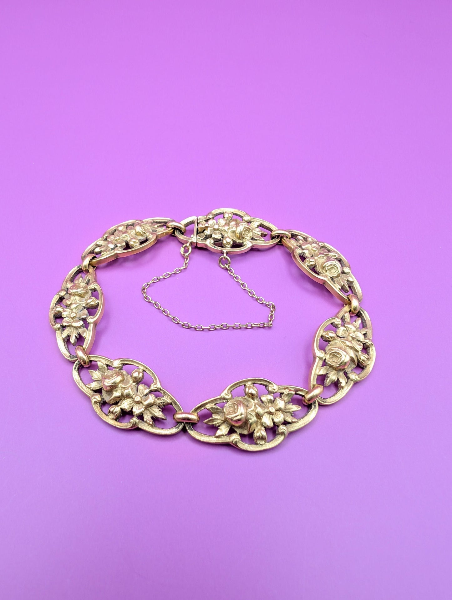 Antique 18K Gold Filigree Bracelet: Art Nouveau Floral Design