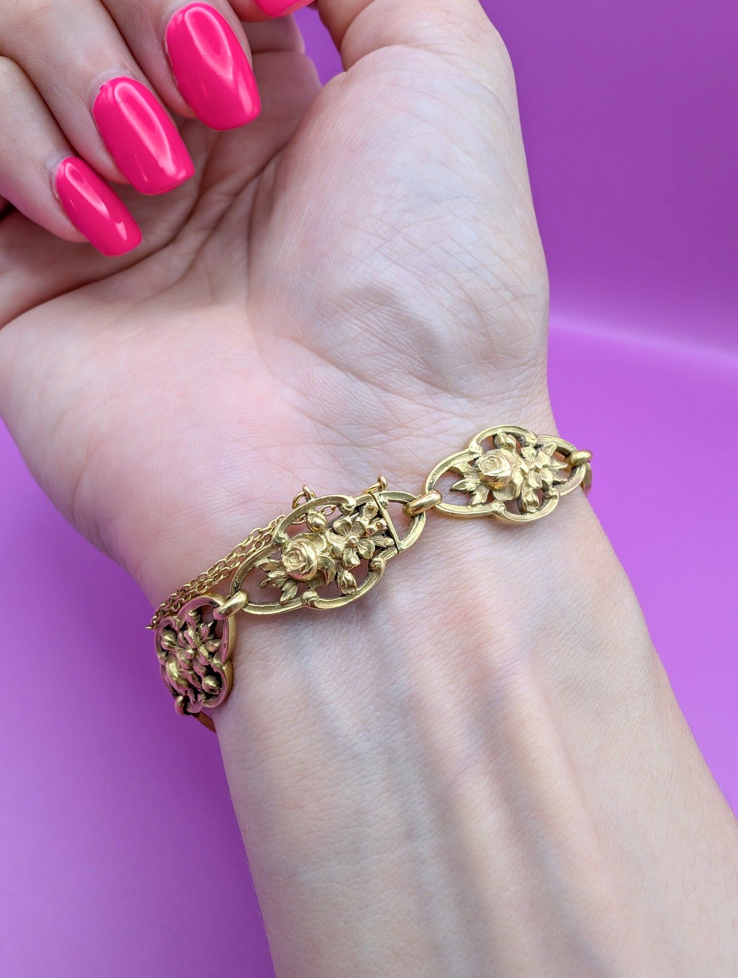 Antique 18K Gold Filigree Bracelet: Art Nouveau Floral Design