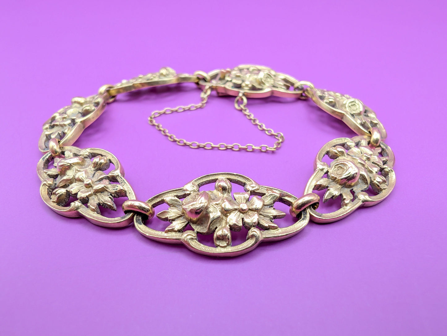 Antique 18K Gold Filigree Bracelet: Art Nouveau Floral Design