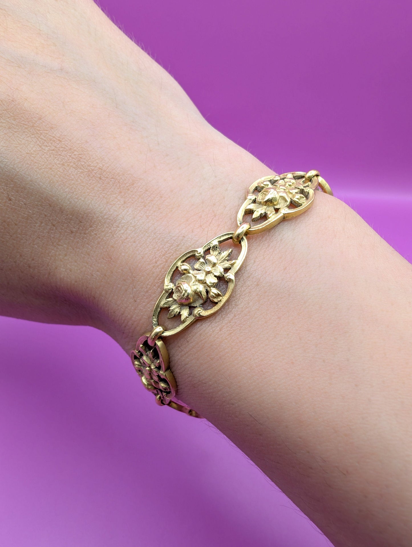 Antique 18K Gold Filigree Bracelet: Art Nouveau Floral Design