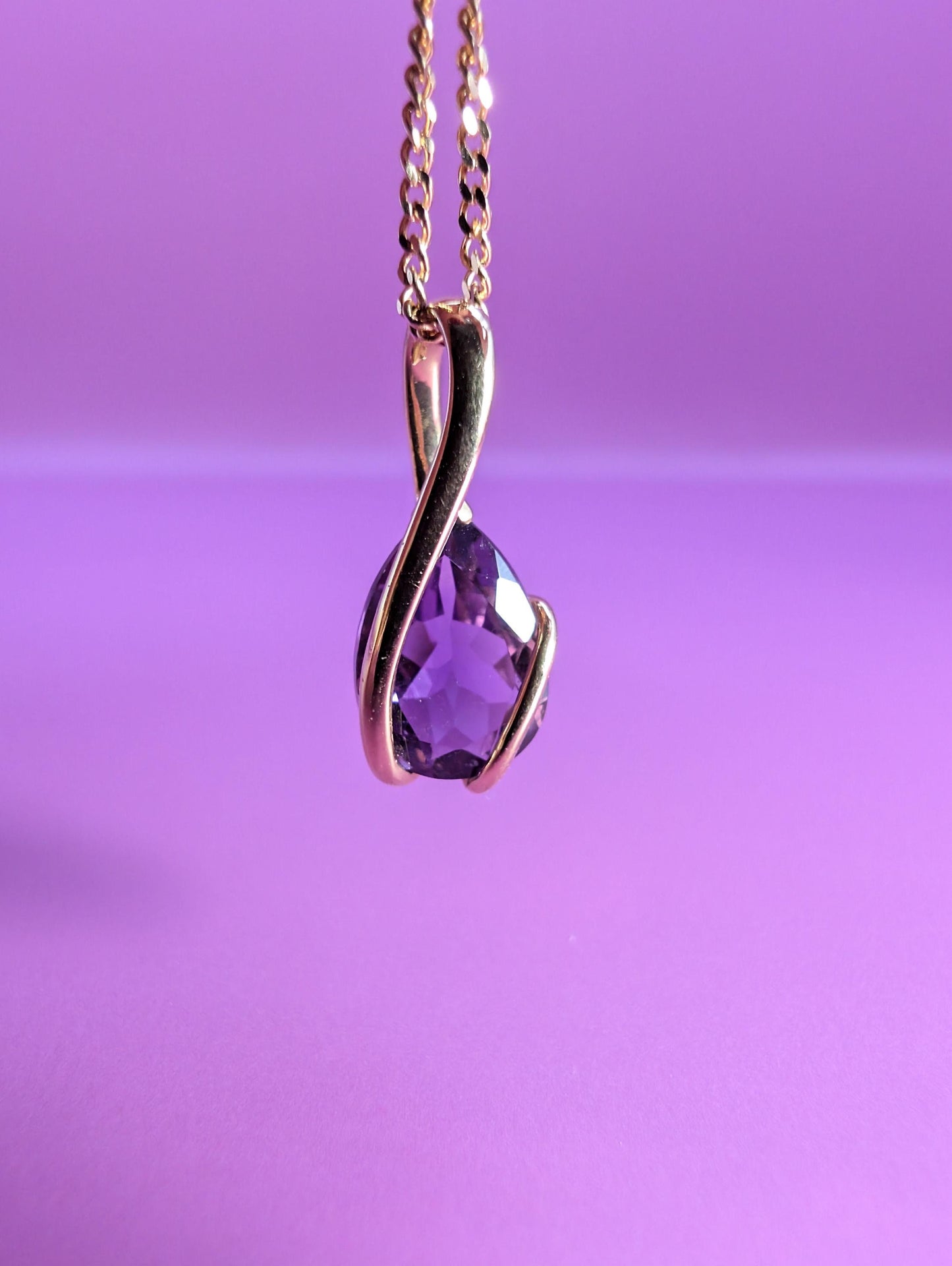 Vintage 18k Gold Amethyst Pendant: Pear-Shaped Charm