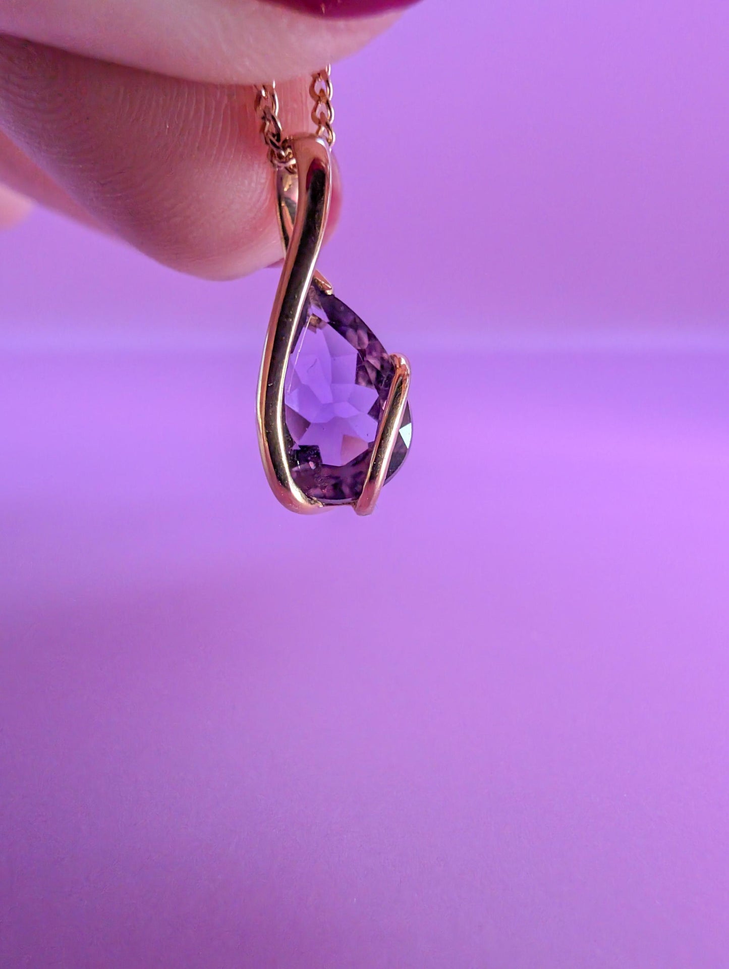 Vintage 18k Gold Amethyst Pendant: Pear-Shaped Charm