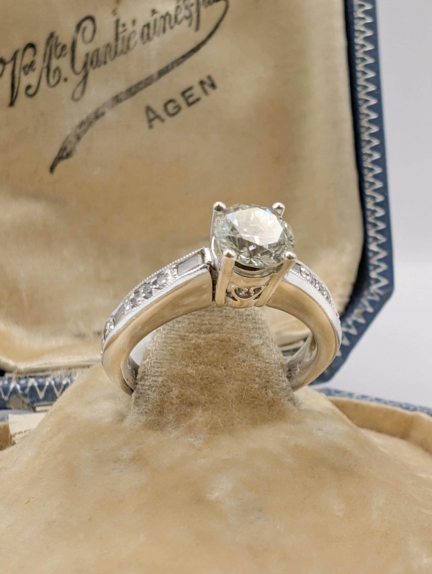 Vintage 0.91 Carat Diamond Ring: 14K White Gold Engagement Ring