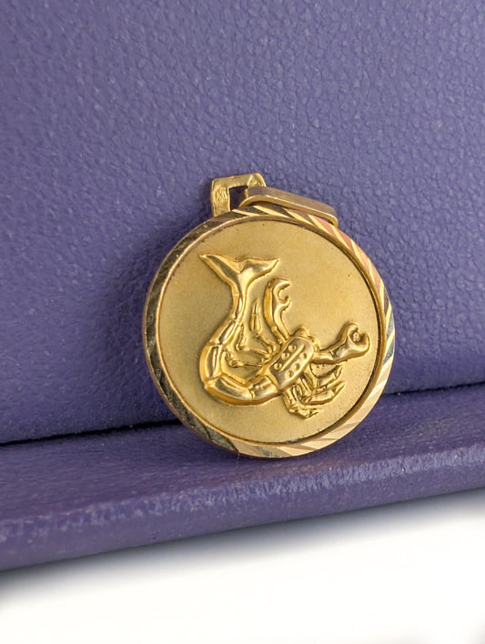Vintage 18K Gold Scorpio Pendant: Zodiac Star Sign Charm