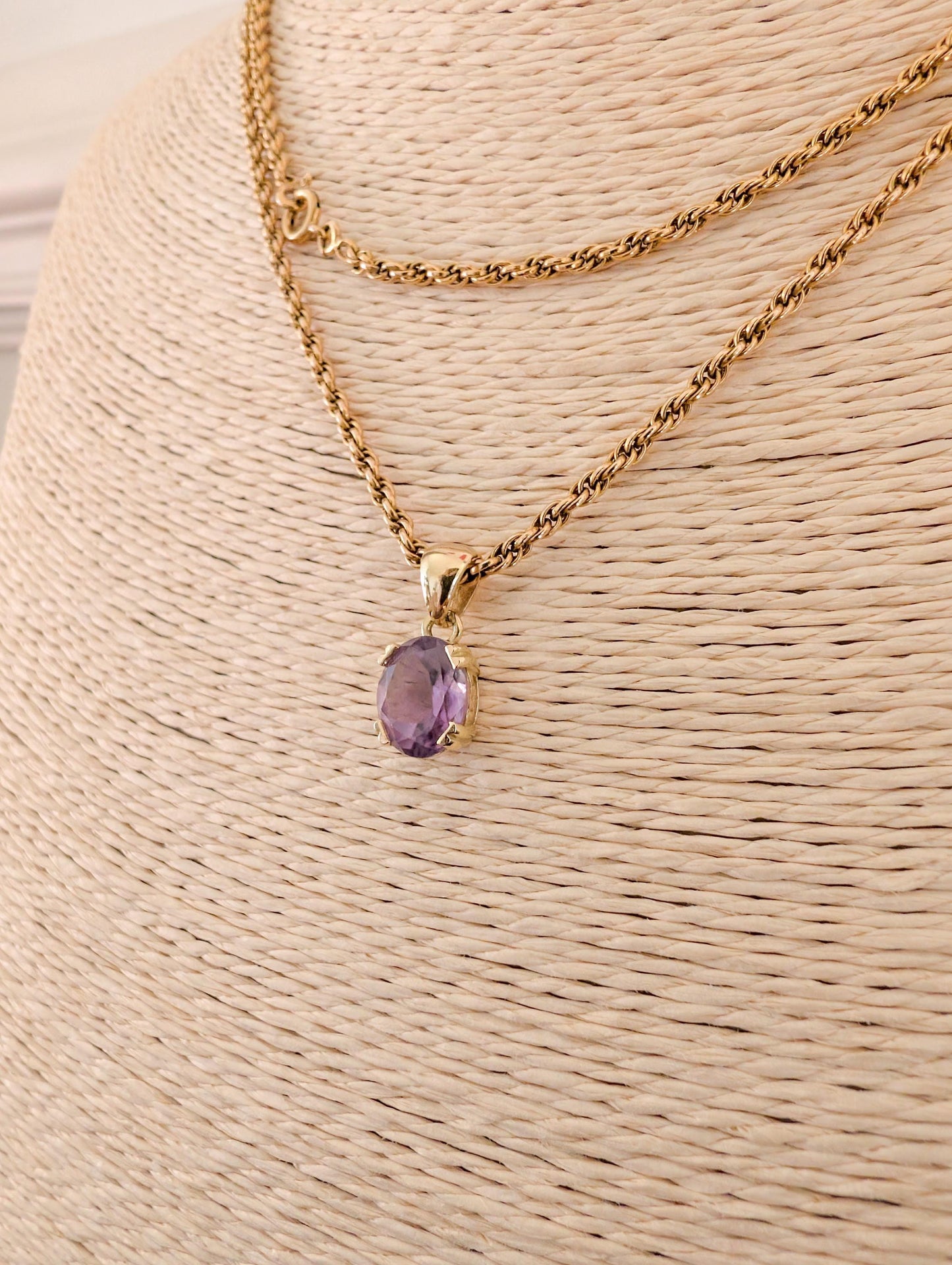 Vintage 18k Gold Amethyst Pendant: Pear-Shaped Charm
