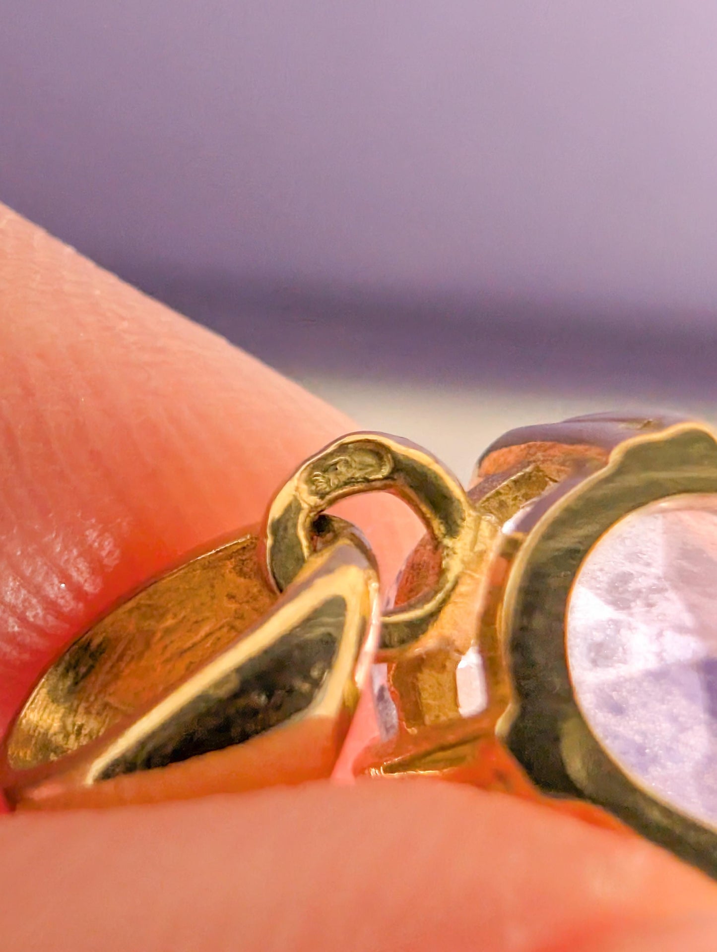 Vintage 18k Gold Amethyst Pendant: Pear-Shaped Charm