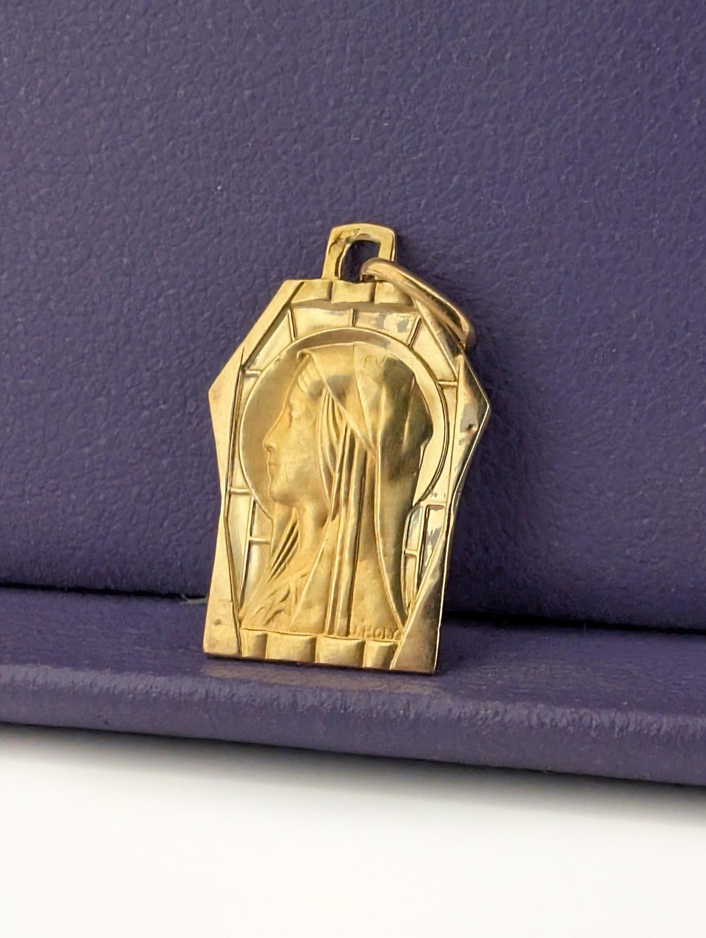 1930s Art Deco 18K Gold Virgin Mary Pendant: Antique French Religious Medal