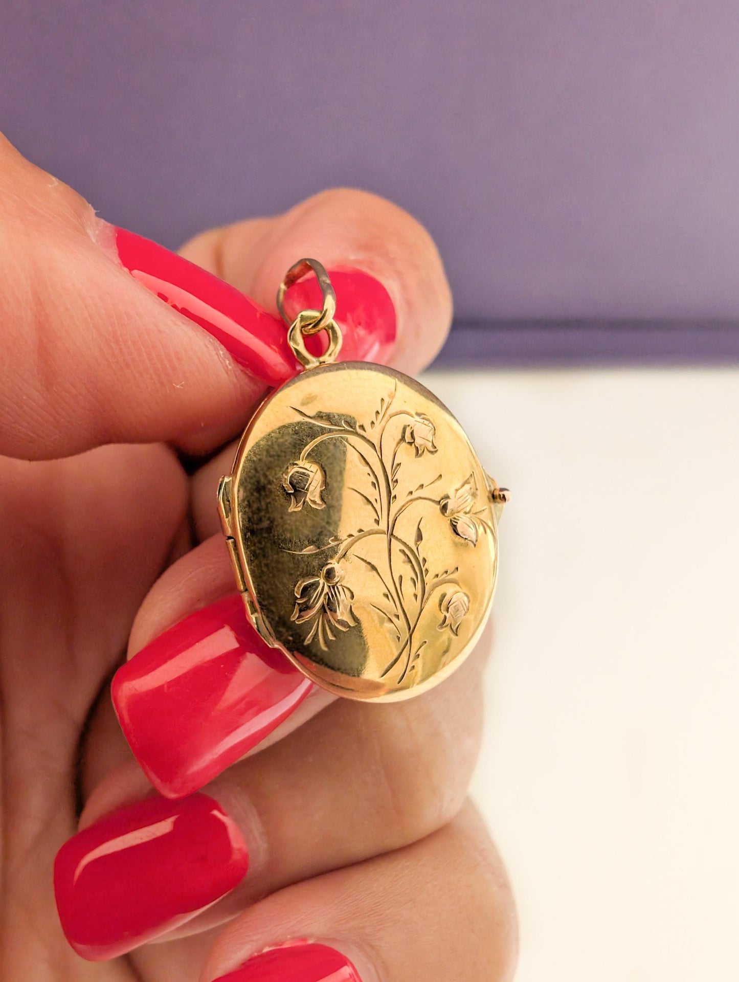 Art Nouveau 18K Gold Locket: Antique French Floral Keepsake