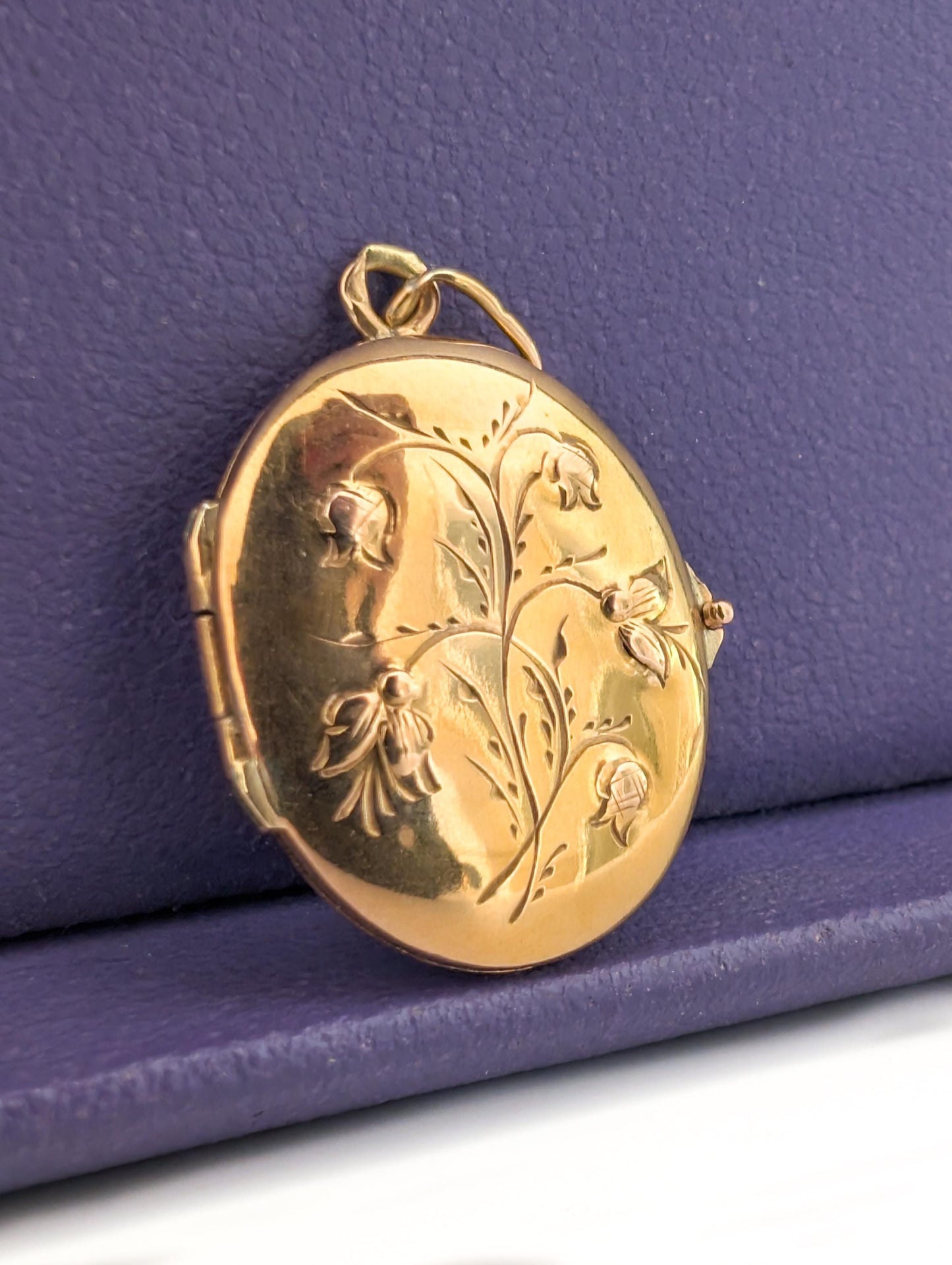 Art Nouveau 18K Gold Locket: Antique French Floral Keepsake