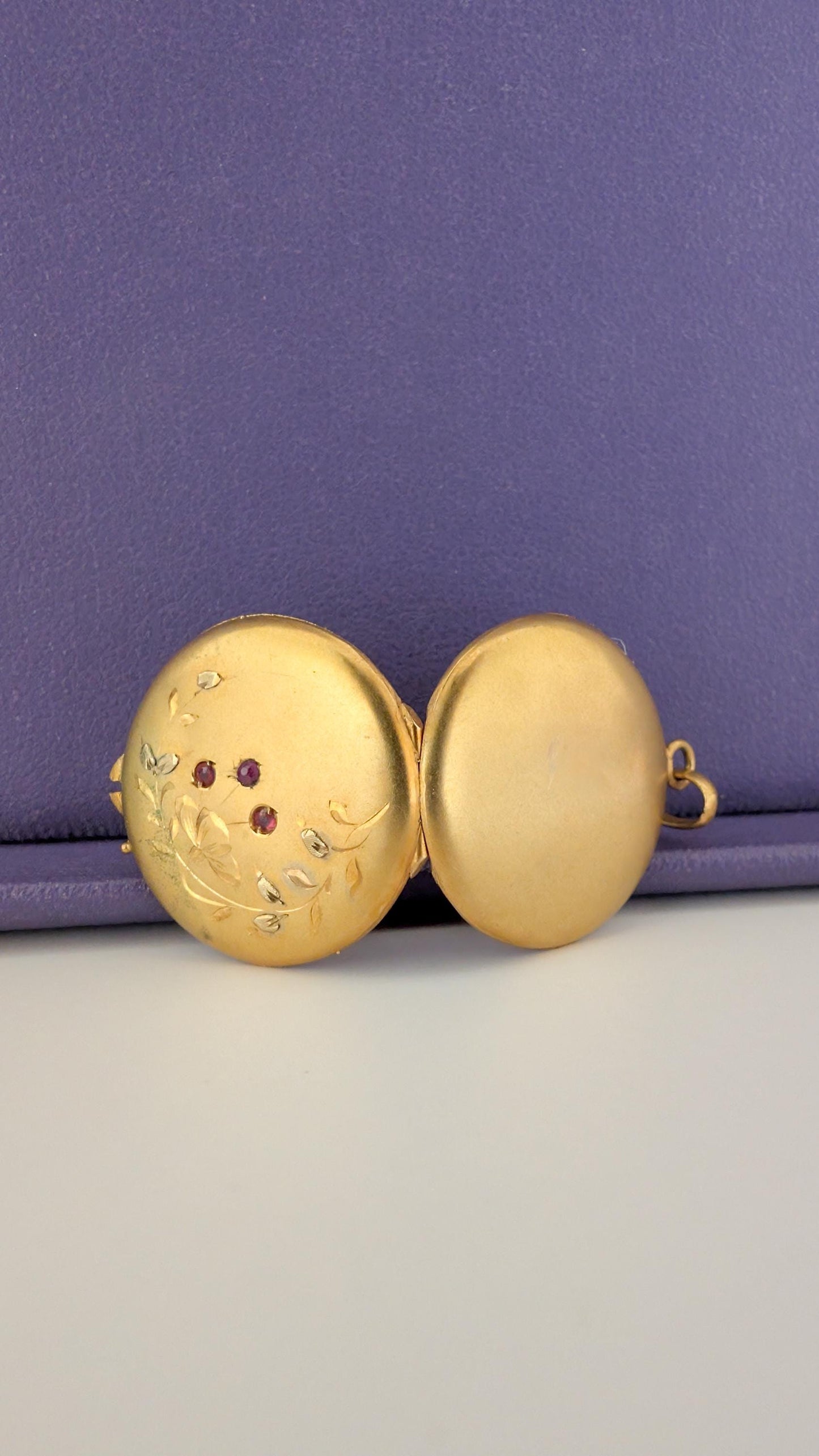 18K Gold Art Nouveau Locket with green gold : Antique Floral Engraved Pendant