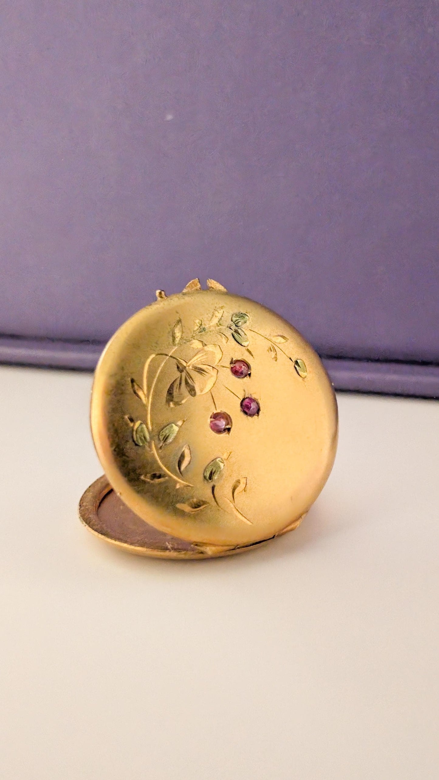 18K Gold Art Nouveau Locket with green gold : Antique Floral Engraved Pendant