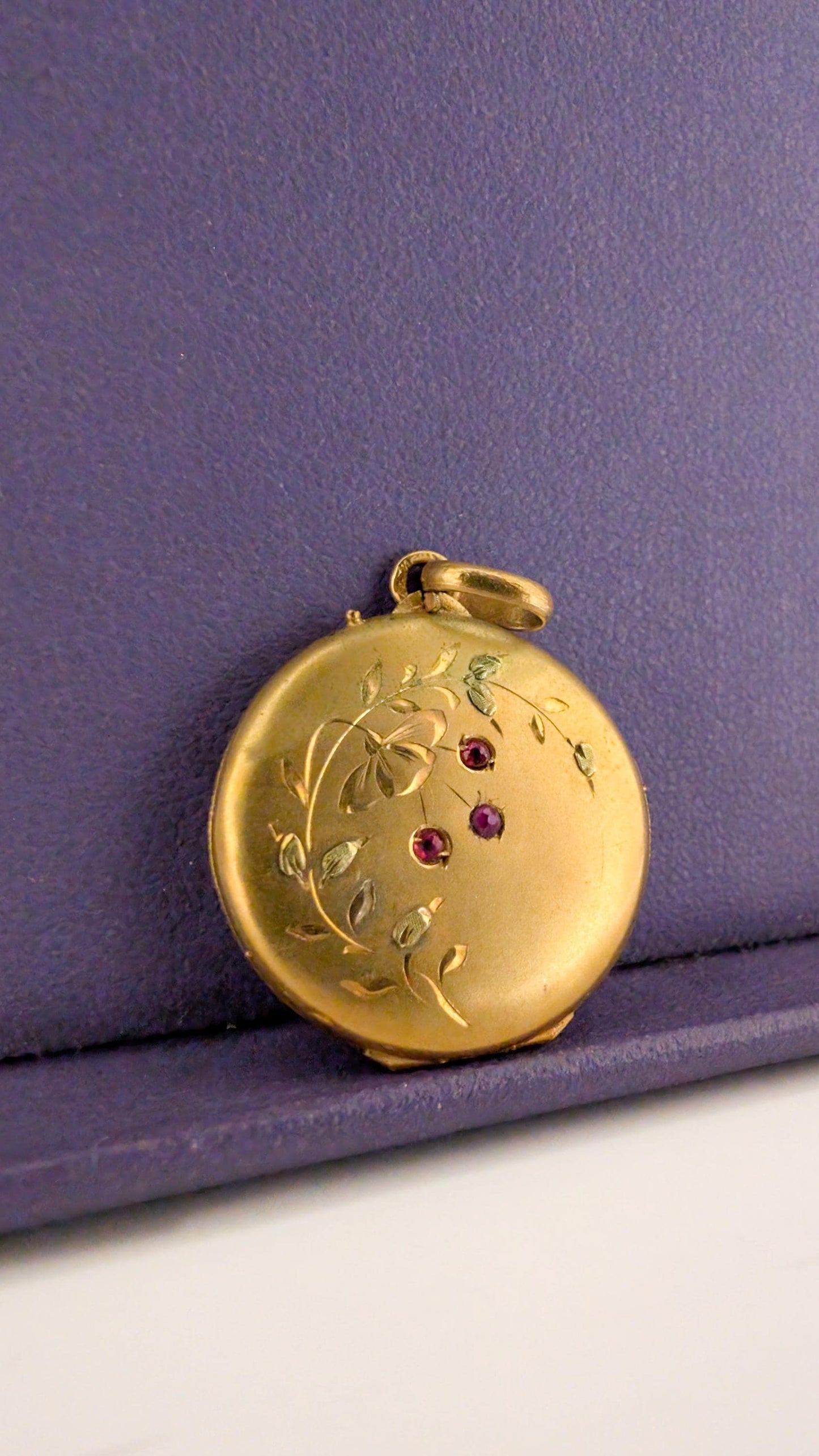 18K Gold Art Nouveau Locket with green gold : Antique Floral Engraved Pendant