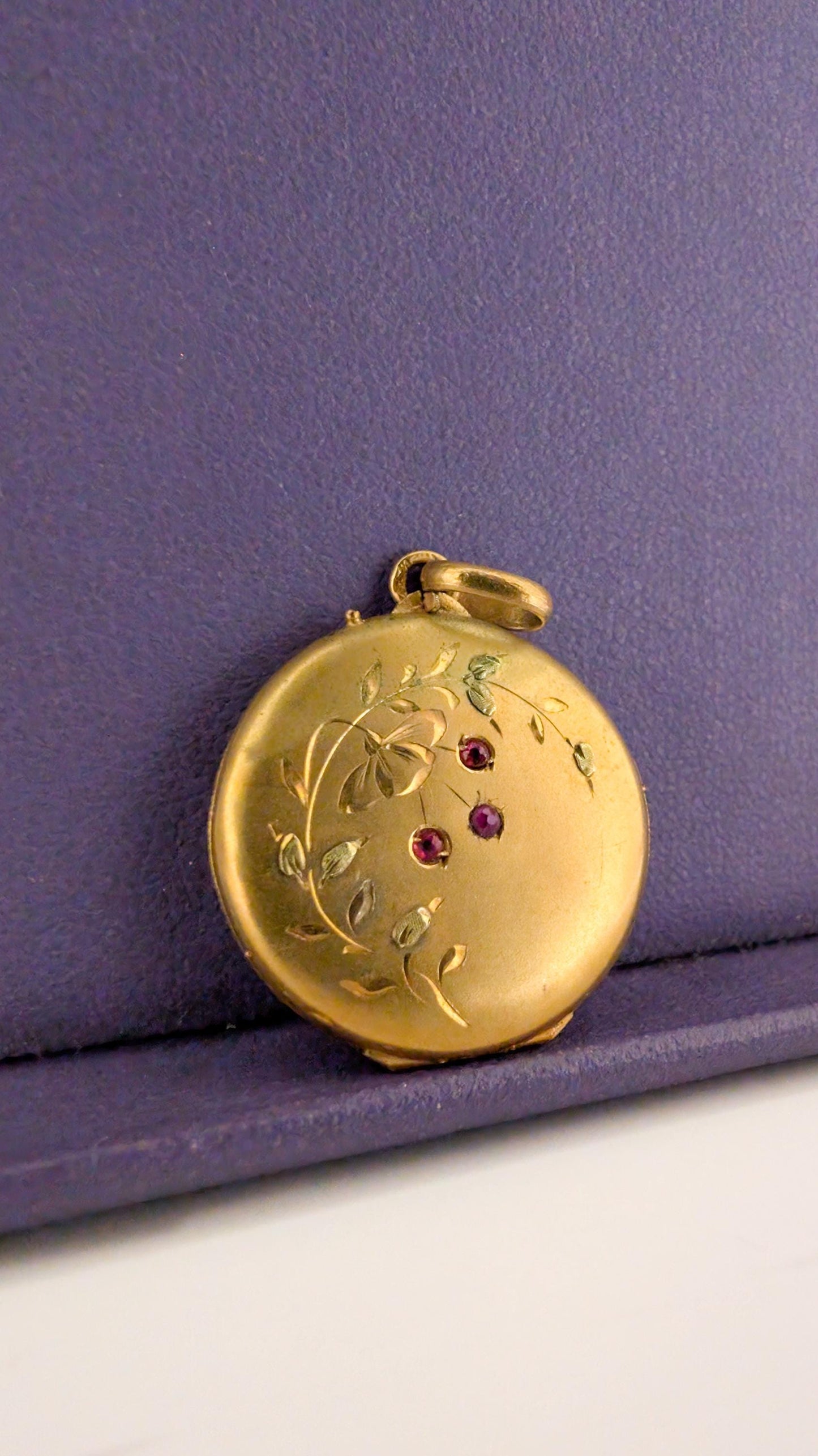 18K Gold Art Nouveau Locket with green gold : Antique Floral Engraved Pendant