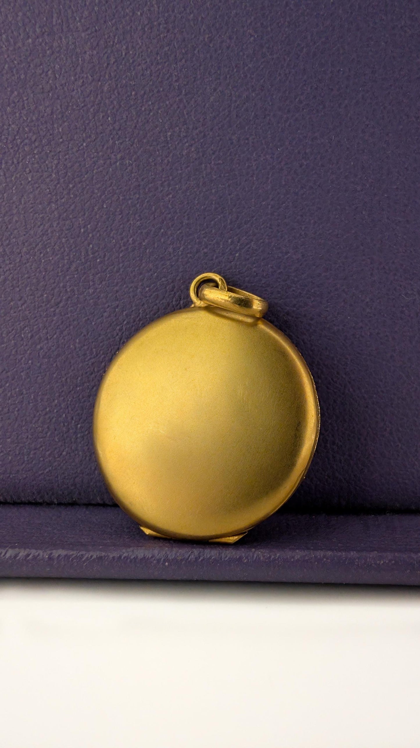 18K Gold Art Nouveau Locket with green gold : Antique Floral Engraved Pendant