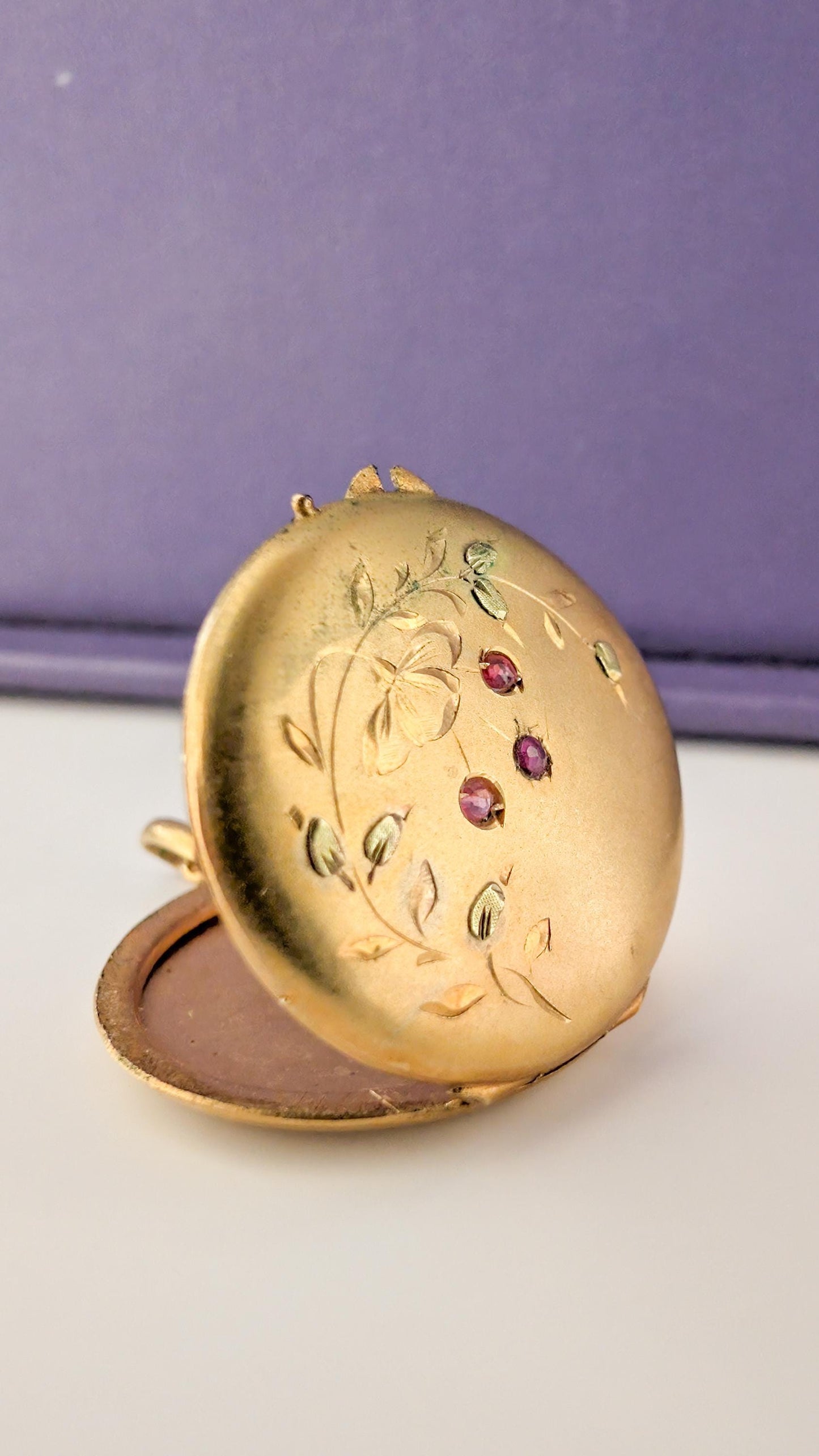 18K Gold Art Nouveau Locket with green gold : Antique Floral Engraved Pendant