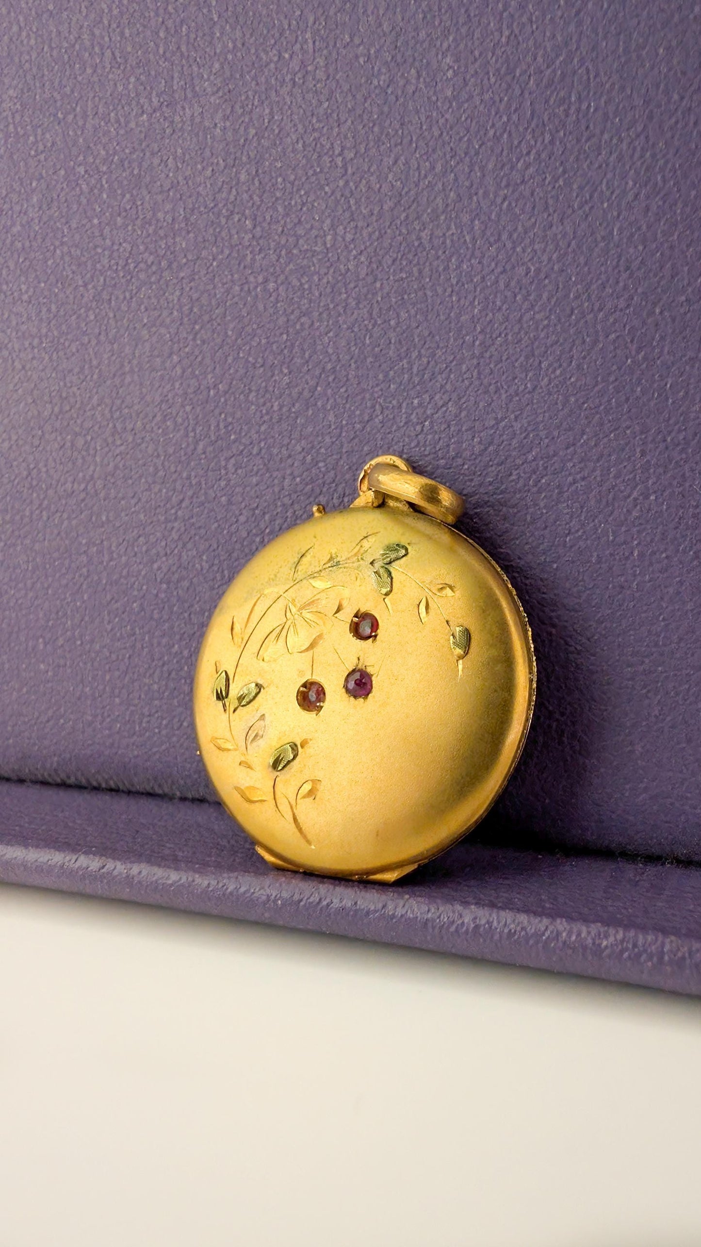 18K Gold Art Nouveau Locket with green gold : Antique Floral Engraved Pendant