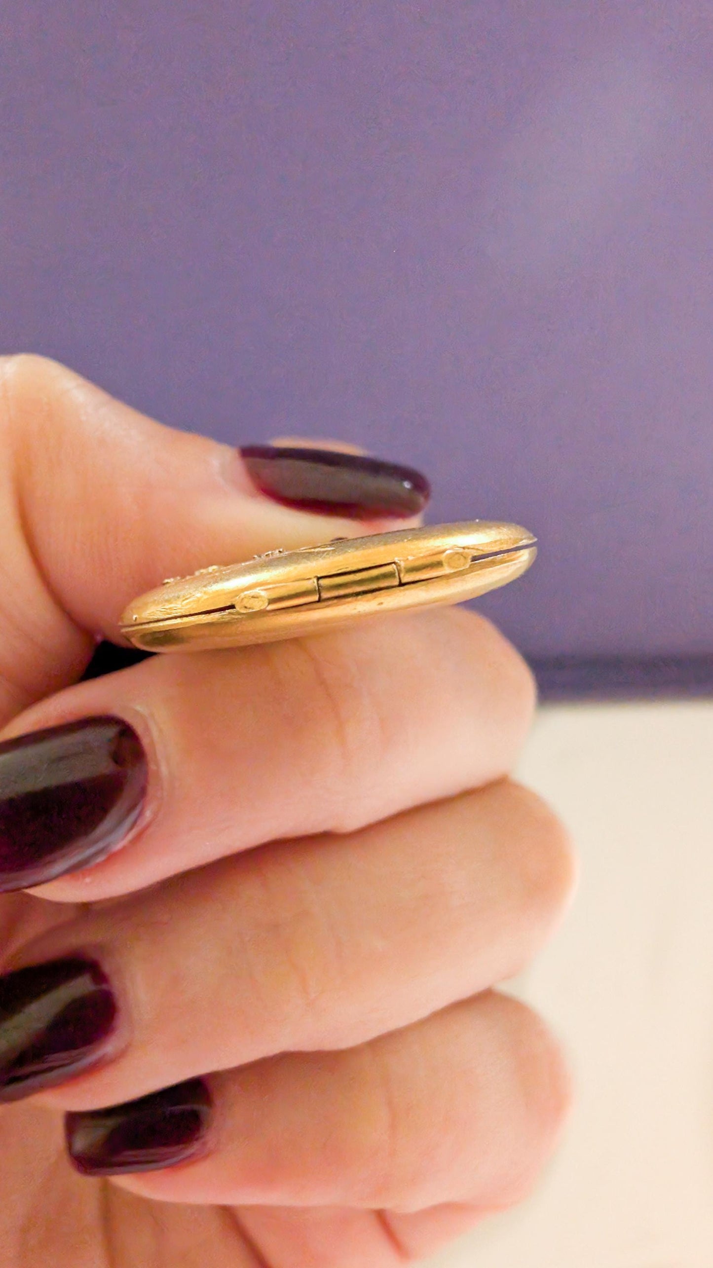 18K Gold Art Nouveau Locket with green gold : Antique Floral Engraved Pendant