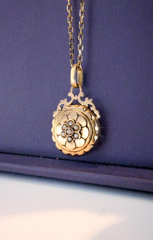 antique locket
antique edwardian locket
antique gold locket
antique pendant
antique french pendant 
18K gold glass locket
18K solid gold locket