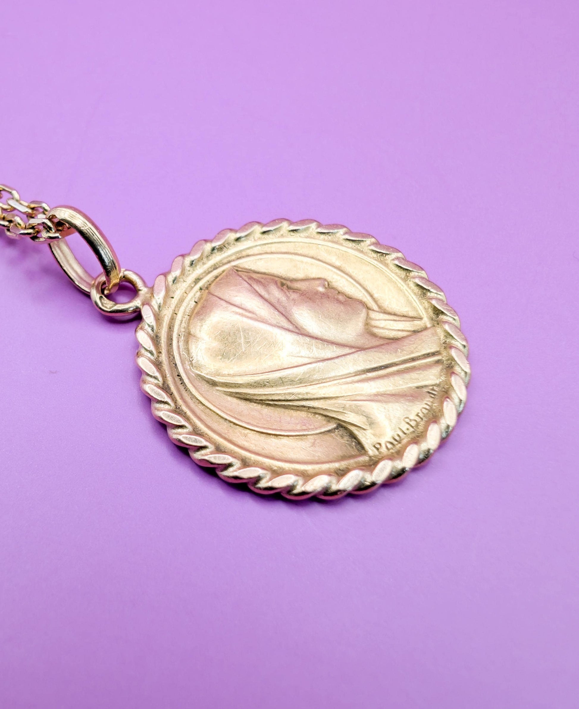 virgin mary pendant

virgin mary medal

vintage virgin medal

vintage religious

religious pendant

religious medal

medaille vierge or

blessed mother mary

antique religious

18K virgin pendant

18K virgin medal

18K mary medal

18K gold medal