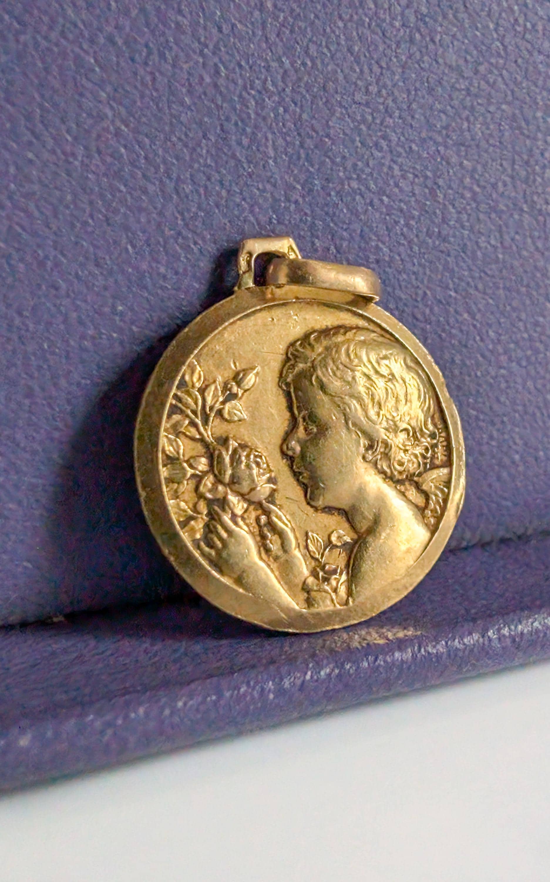 gold virgin mary

gold cherub pendant

birth pendant

birth medal

baptism pendant

baptism medal

baptism gold medal

Antique religious

antique cherub medal

angel gold pendant

18K cherubin pendant