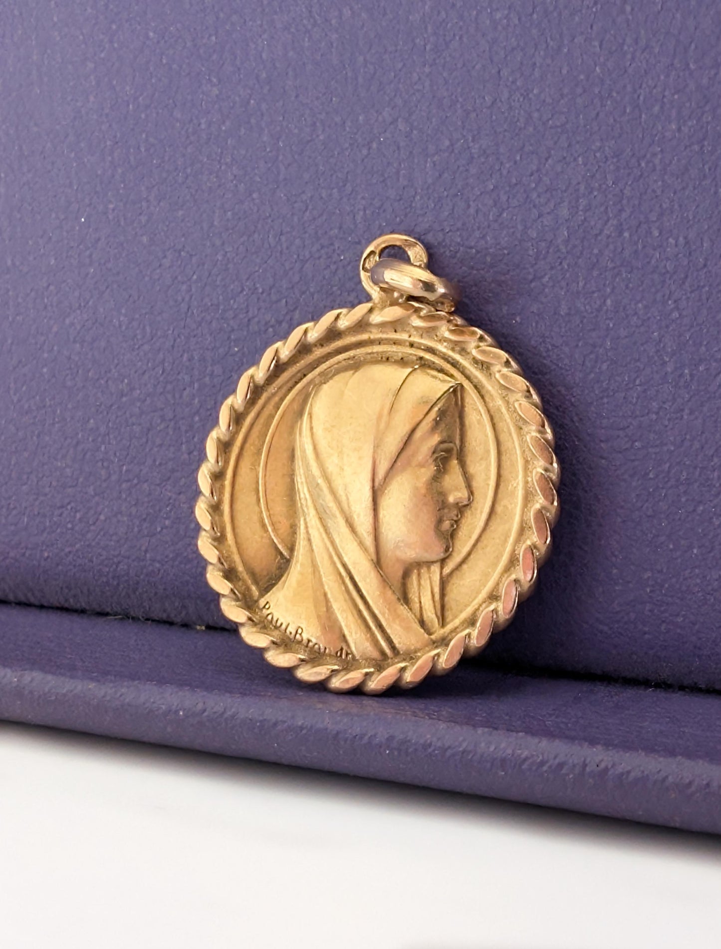 virgin mary pendant

virgin mary medal

vintage virgin medal

vintage religious

religious pendant

religious medal

medaille vierge or

blessed mother mary

antique religious

18K virgin pendant

18K virgin medal

18K mary medal

18K gold medal