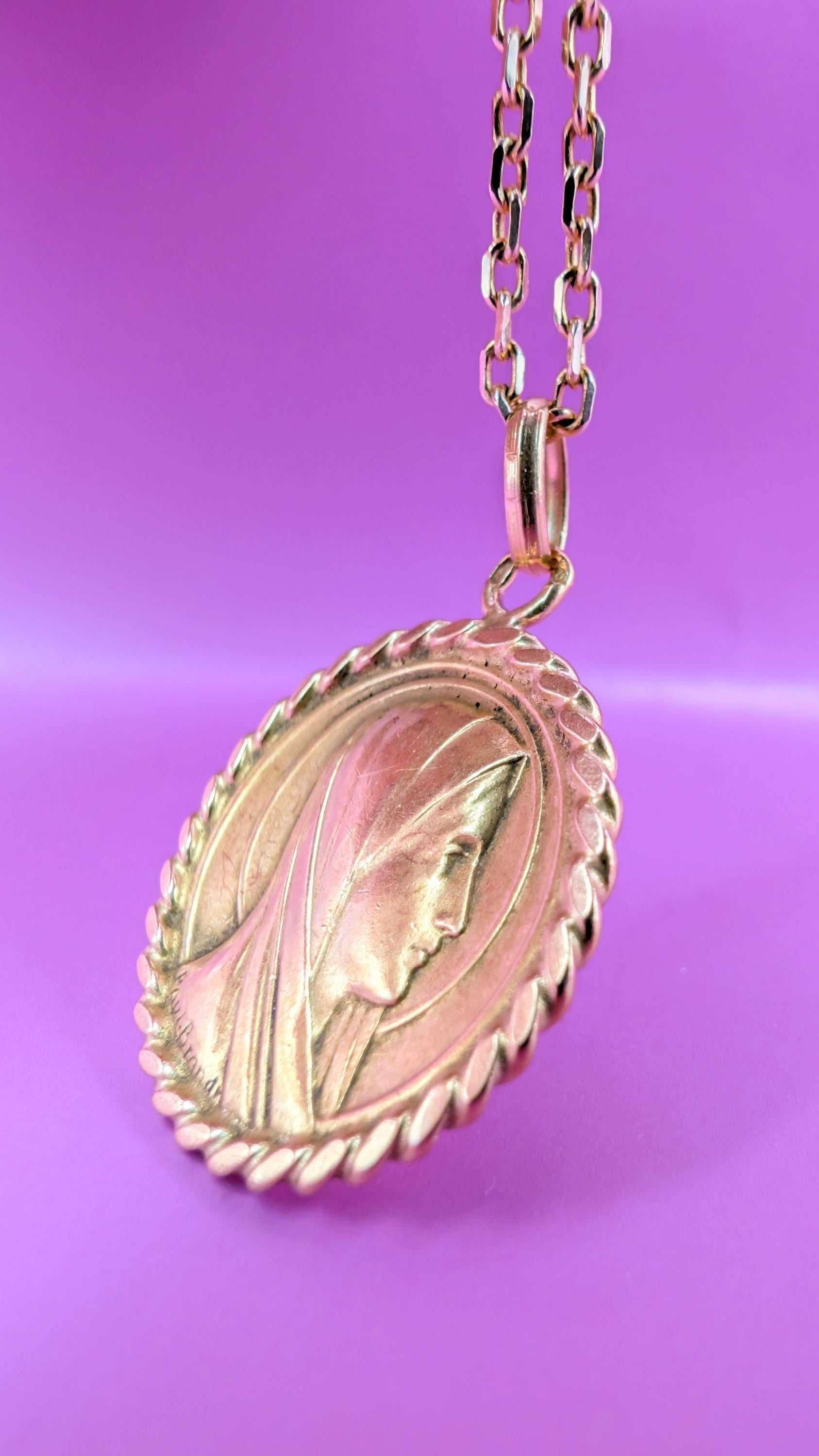 virgin mary pendant

virgin mary medal

vintage virgin medal

vintage religious

religious pendant

religious medal

medaille vierge or

blessed mother mary

antique religious

18K virgin pendant

18K virgin medal

18K mary medal

18K gold medal