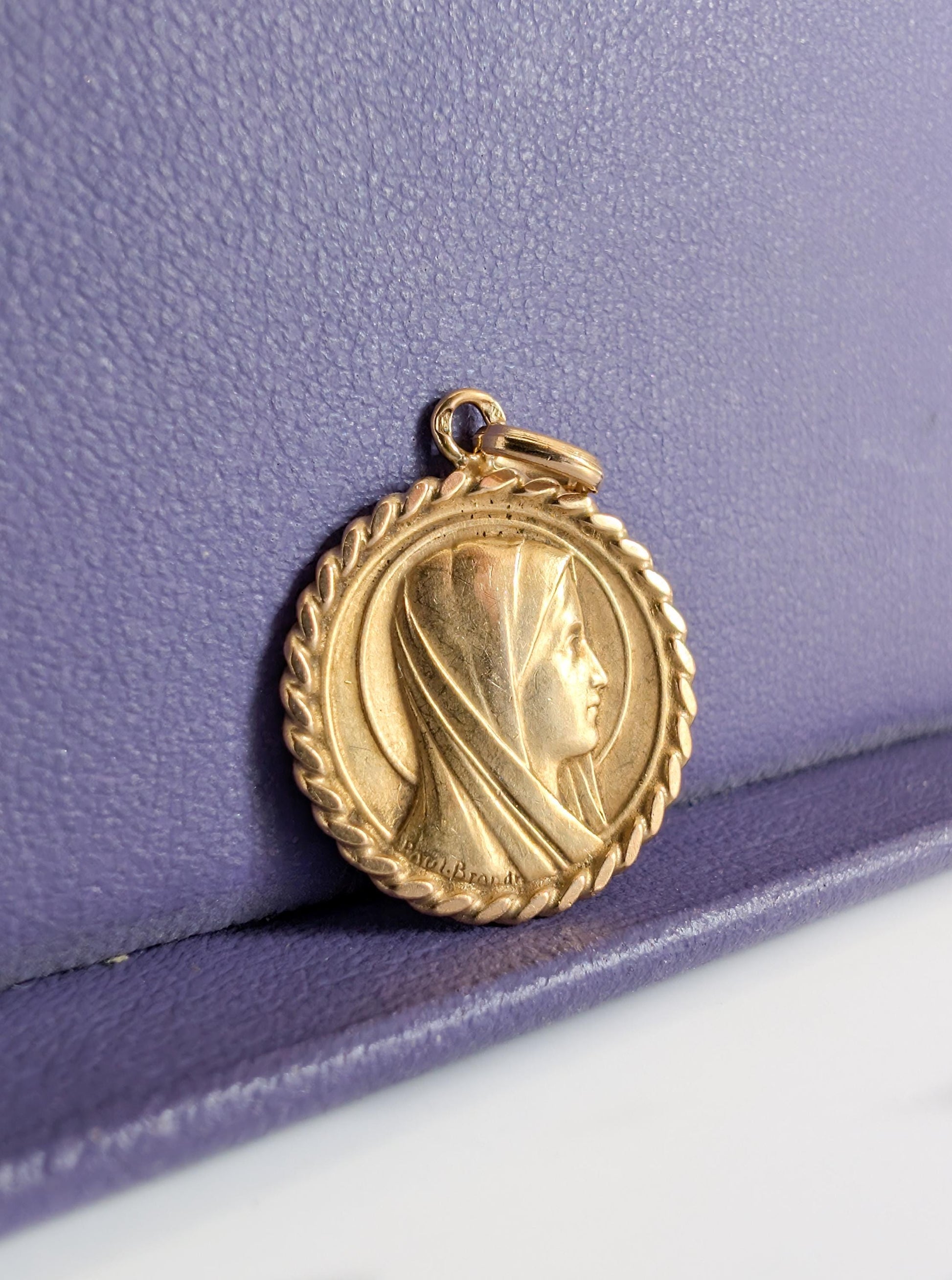 virgin mary pendant

virgin mary medal

vintage virgin medal

vintage religious

religious pendant

religious medal

medaille vierge or

blessed mother mary

antique religious

18K virgin pendant

18K virgin medal

18K mary medal

18K gold medal