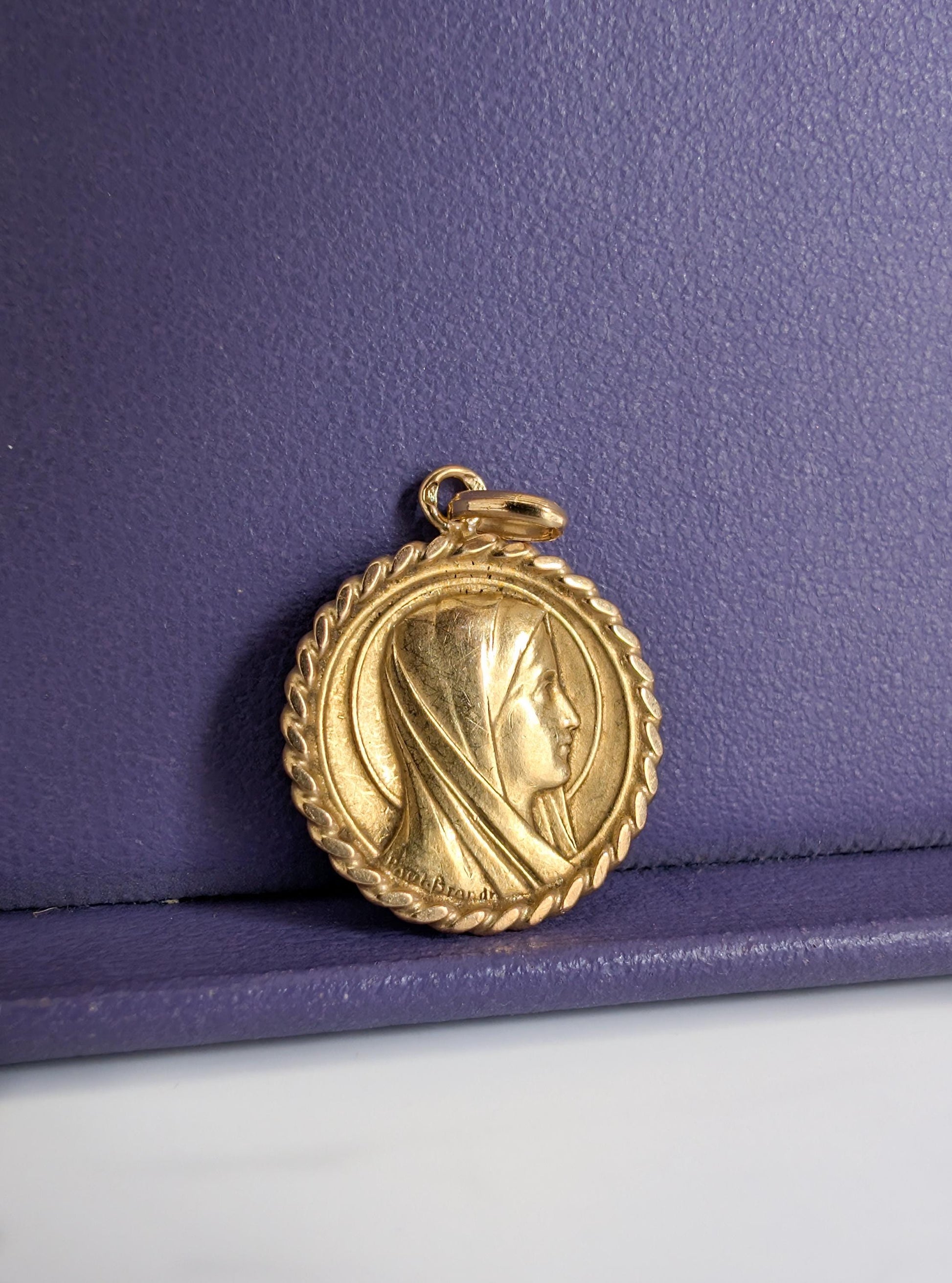 virgin mary pendant

virgin mary medal

vintage virgin medal

vintage religious

religious pendant

religious medal

medaille vierge or

blessed mother mary

antique religious

18K virgin pendant

18K virgin medal

18K mary medal

18K gold medal