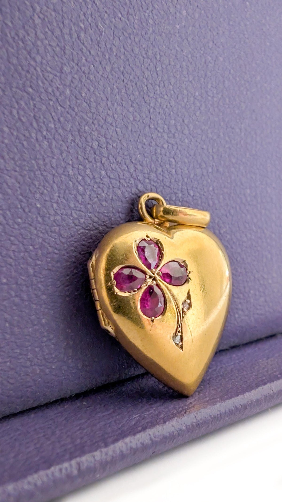 Art nouveau
art nouveau locket
gold locket
heart locket
gold heart locket
heart pendant
gold heart pendant
antique jewelry
18K locket
gift for her
antique pendant
heart jewelry
antique locket
antique solid gold locket
antique jewelry
antique jewellery