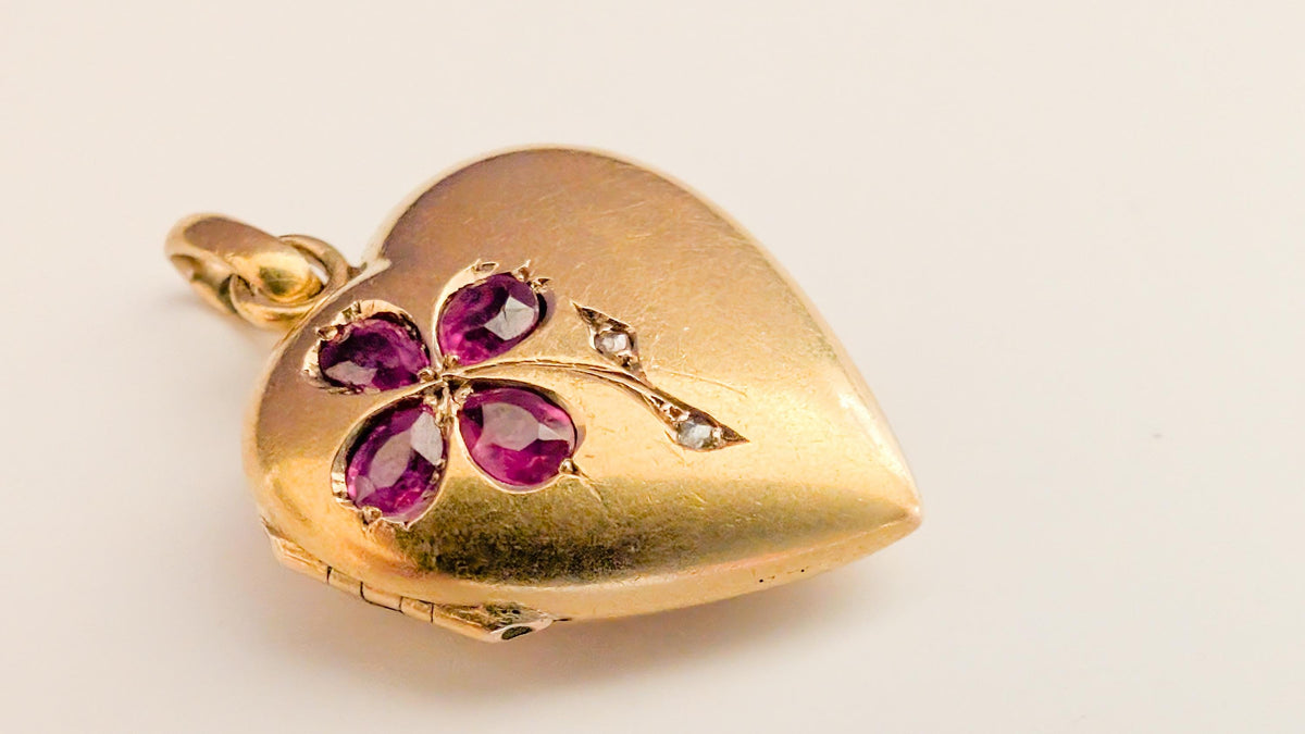 Art nouveau
art nouveau locket
gold locket
heart locket
gold heart locket
heart pendant
gold heart pendant
antique jewelry
18K locket
gift for her
antique pendant
heart jewelry
antique locket
antique solid gold locket
antique jewelry
antique jewellery