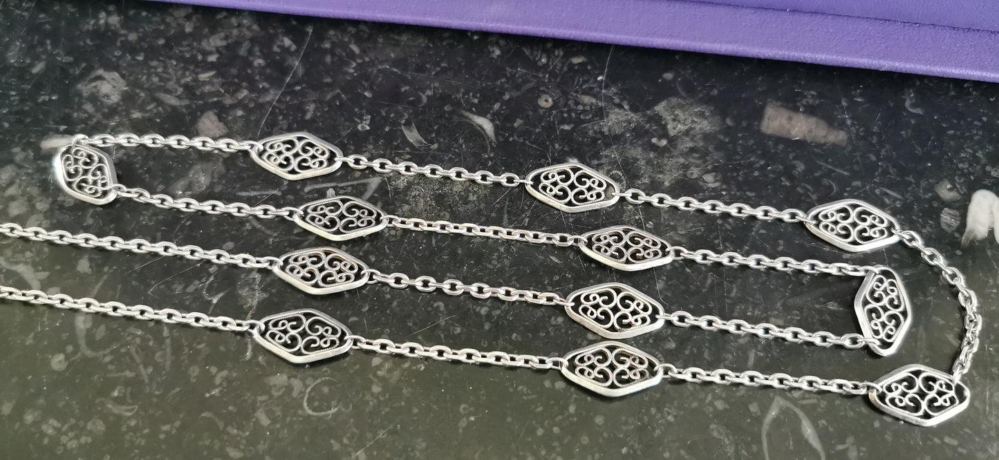 XIX necklace

vintage necklace

victorian necklace

victorian chain

valentines gift

silver necklace

silver chain

gift for wife

french chain

antique silver chain

antique necklace

Antique jewelry

antique chain

antique longuard chain

antique longuard necklace

antique jewelry

manor house jewellery