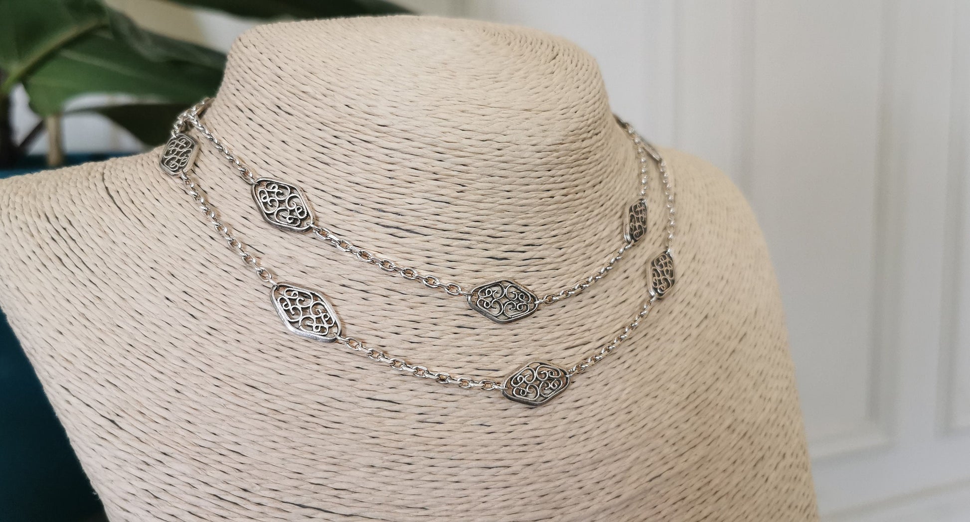 XIX necklace

vintage necklace

victorian necklace

victorian chain

valentines gift

silver necklace

silver chain

gift for wife

french chain

antique silver chain

antique necklace

Antique jewelry

antique chain

antique longuard chain

antique longuard necklace

antique jewelry

manor house jewellery