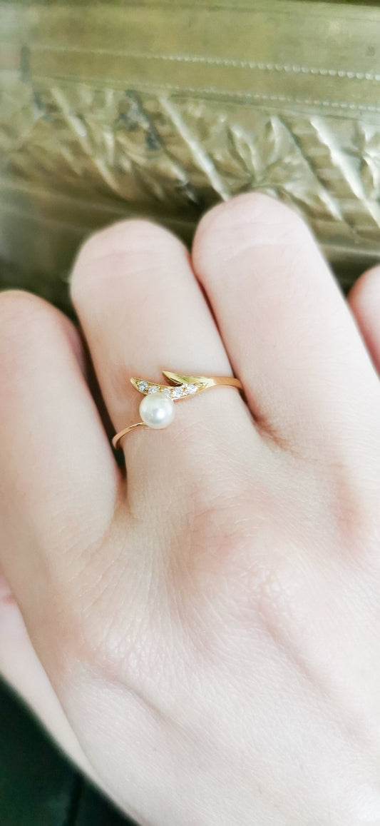 18ct Diamond Pearl Gold Ring Vintage Diamond Ring French 18ct gold Diamond and Pearl ring Gold diamond Engagement ring Pearl